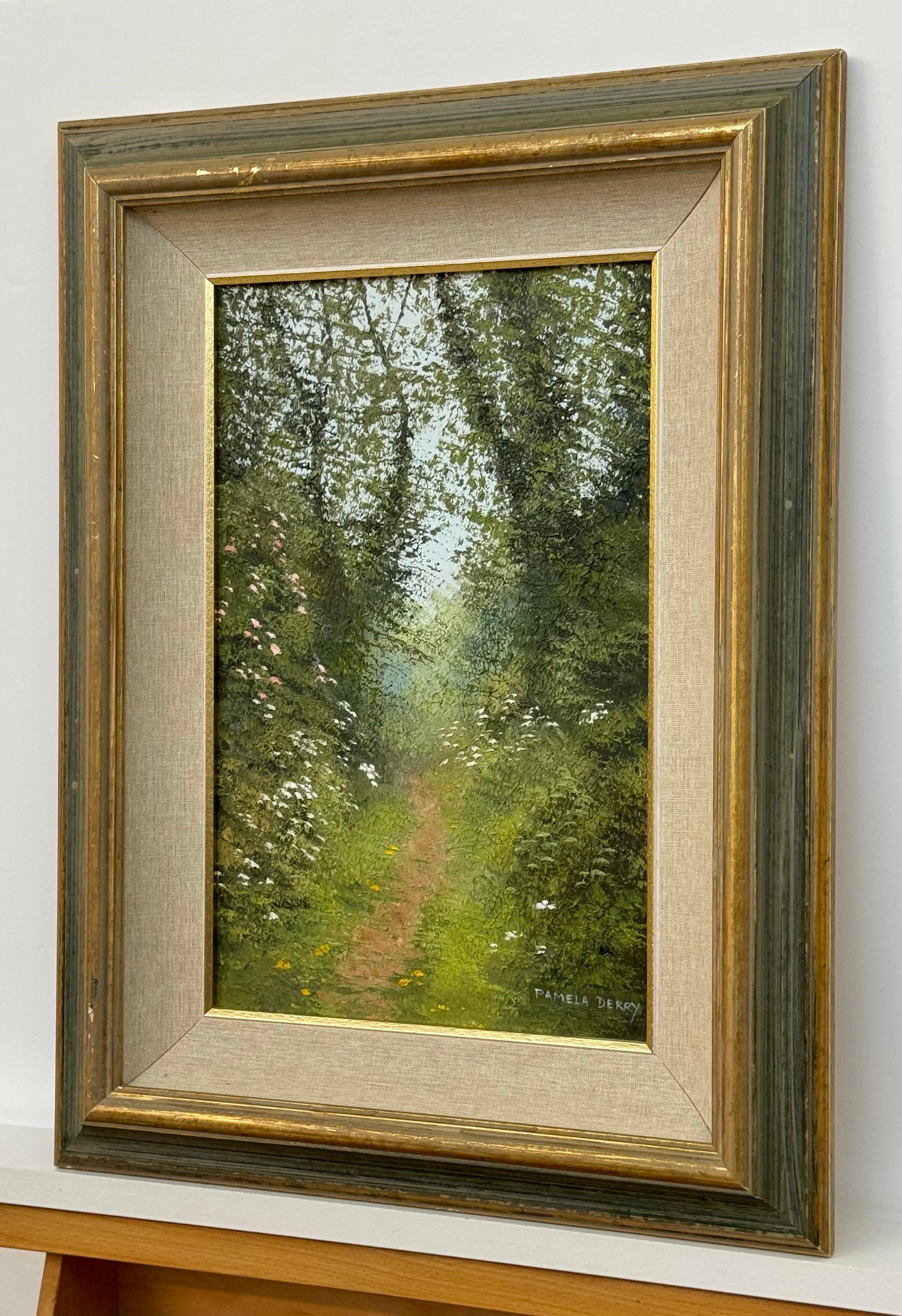 Tranquillo sentiero nel bosco, fitta vegetazione, fiori selvatici, sereno paesaggio Nature 1