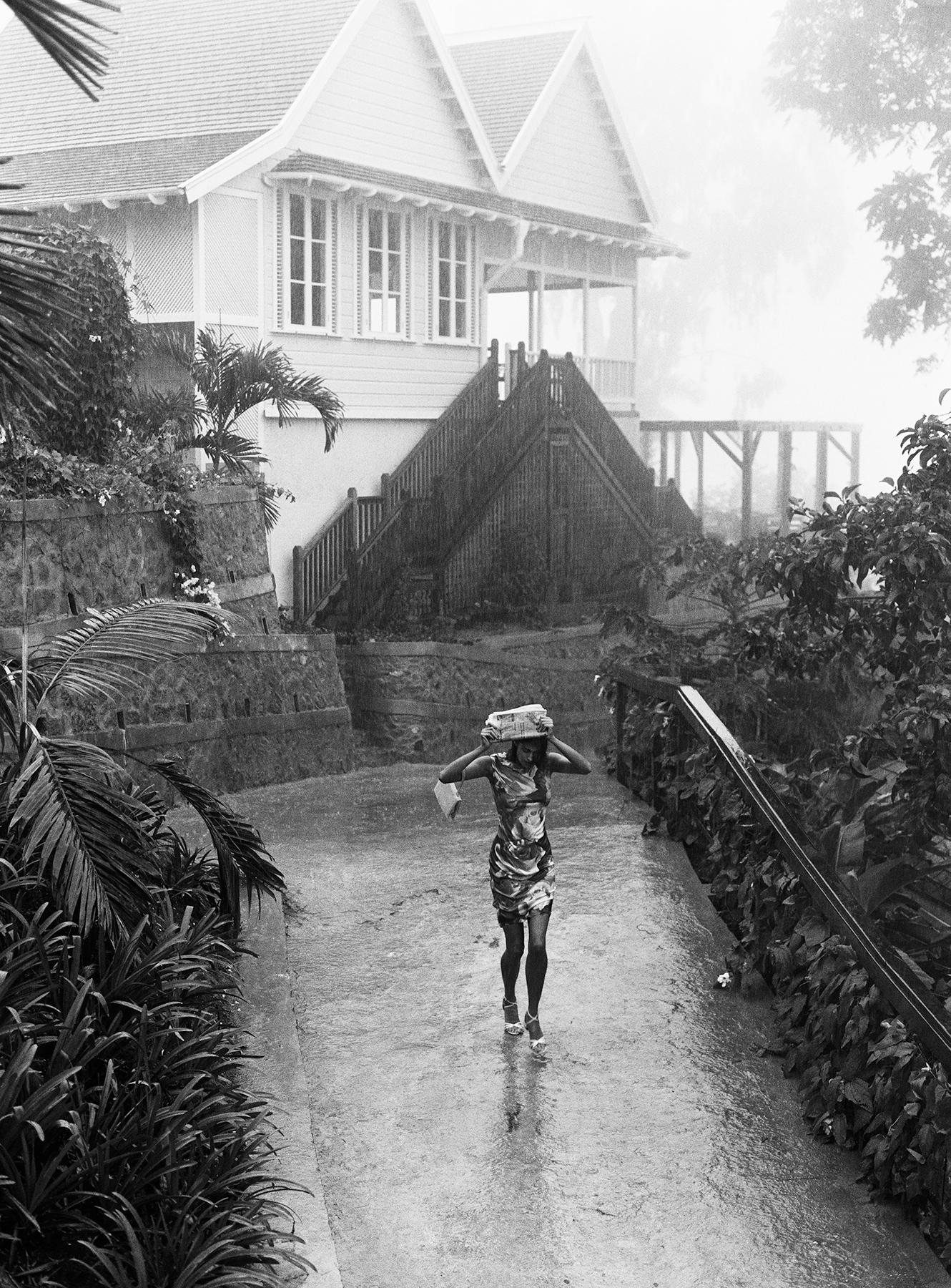 Black and White Photograph Pamela Hanson - Yasmeen, VOGUE britannique, Jamaïque, 1995