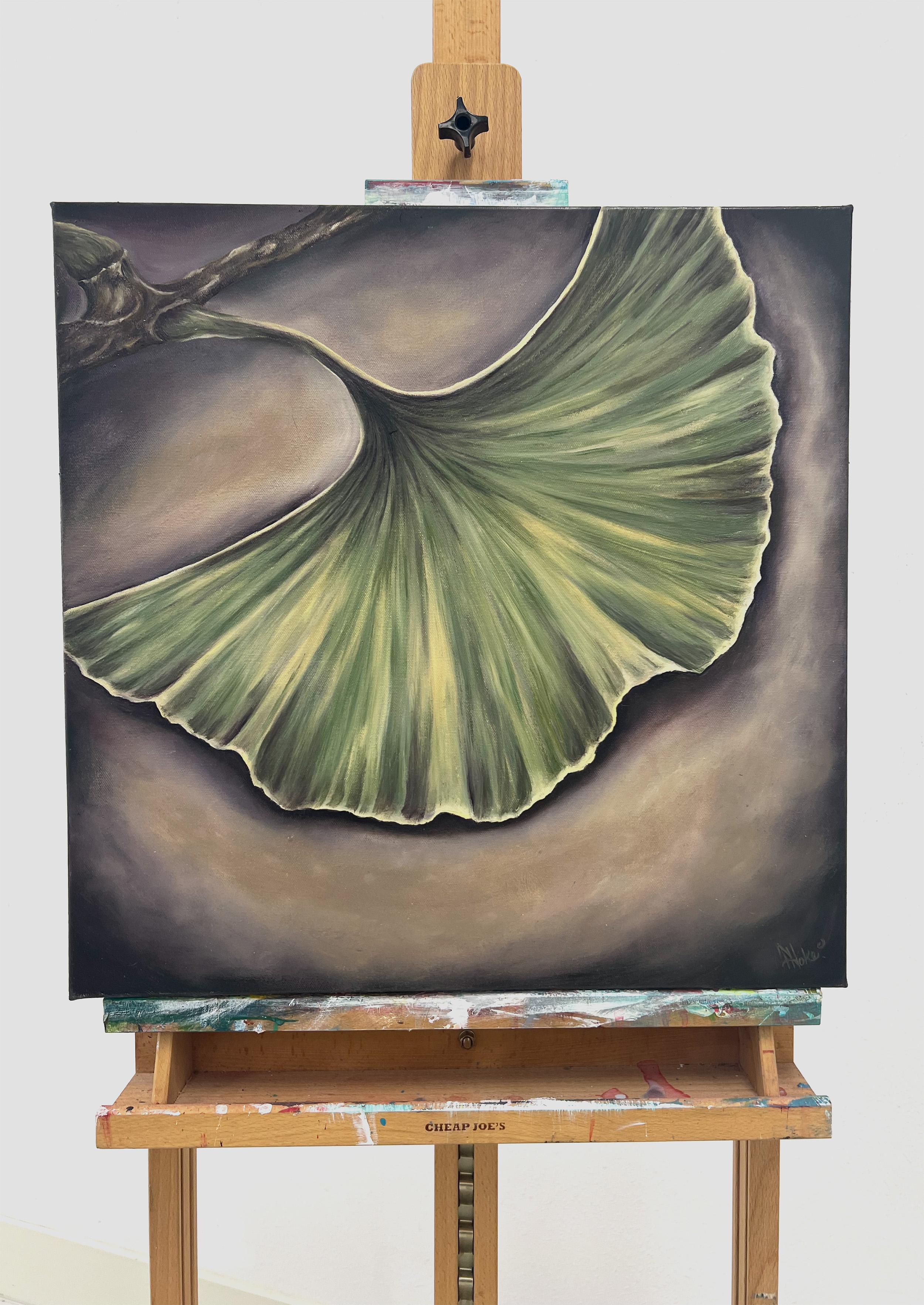 <p>Kommentare der Künstlerin<br />Die Künstlerin Pamela Hoke stellt ein eindrucksvolles Bild eines Gingko-Blattes aus. Ein starker malerischer Ausdruck der viel verehrten und dokumentierten alten Pflanze. Ihre stilistische Pinselführung und die