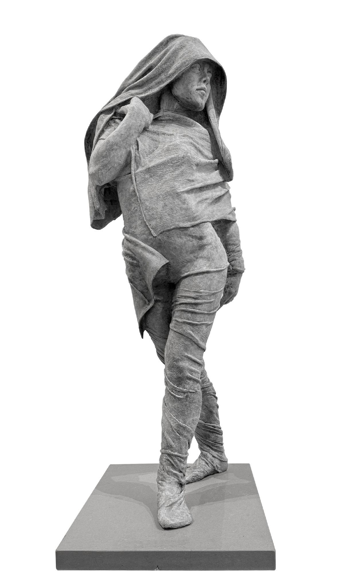 Figurative Sculpture di Pamela Pindell - Giustizia III