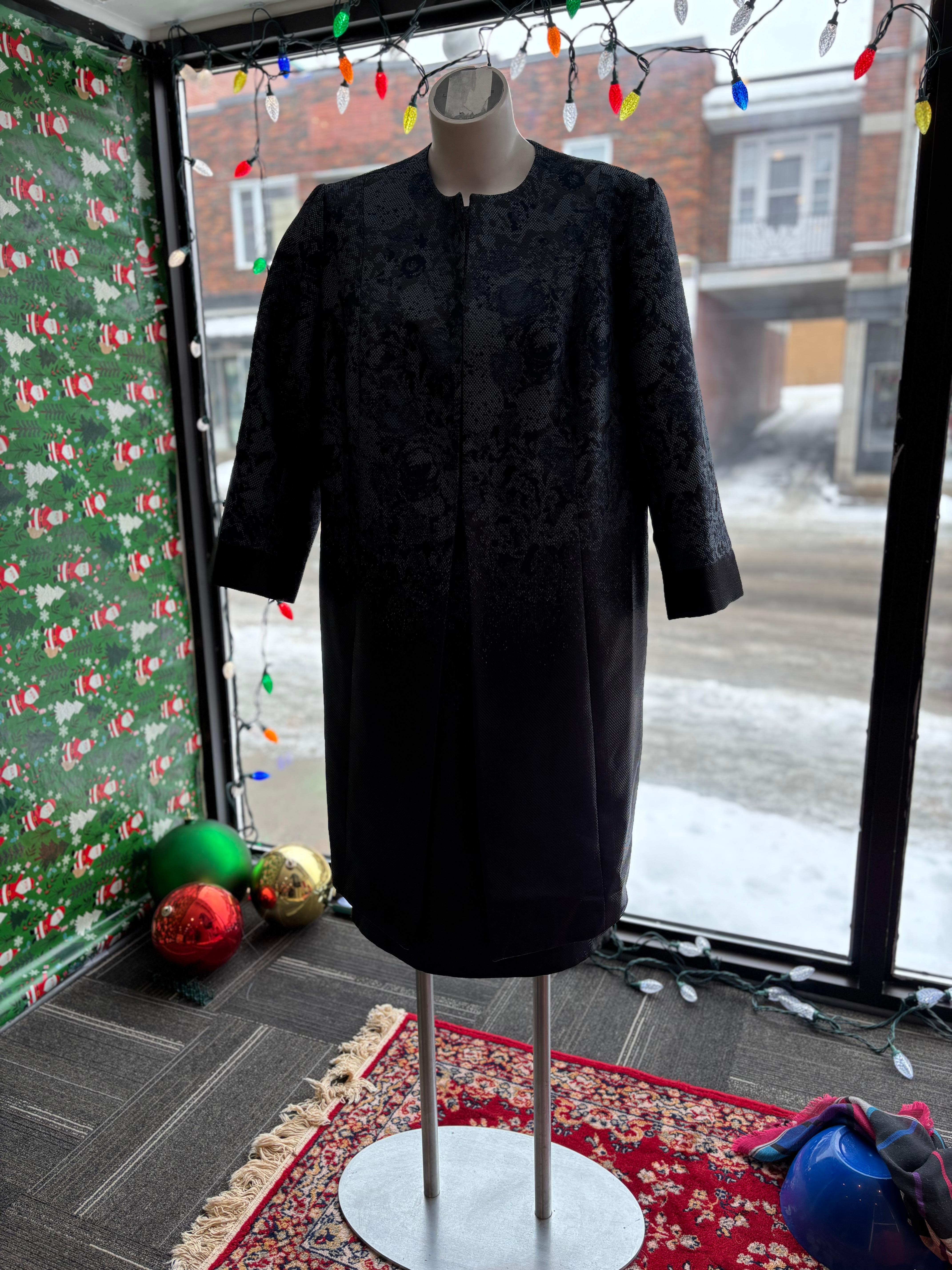 Zweiteiliges Kleid/Mantel-Cocktail-Outfit von Pamella Roland (18 US) (Schwarz) im Angebot