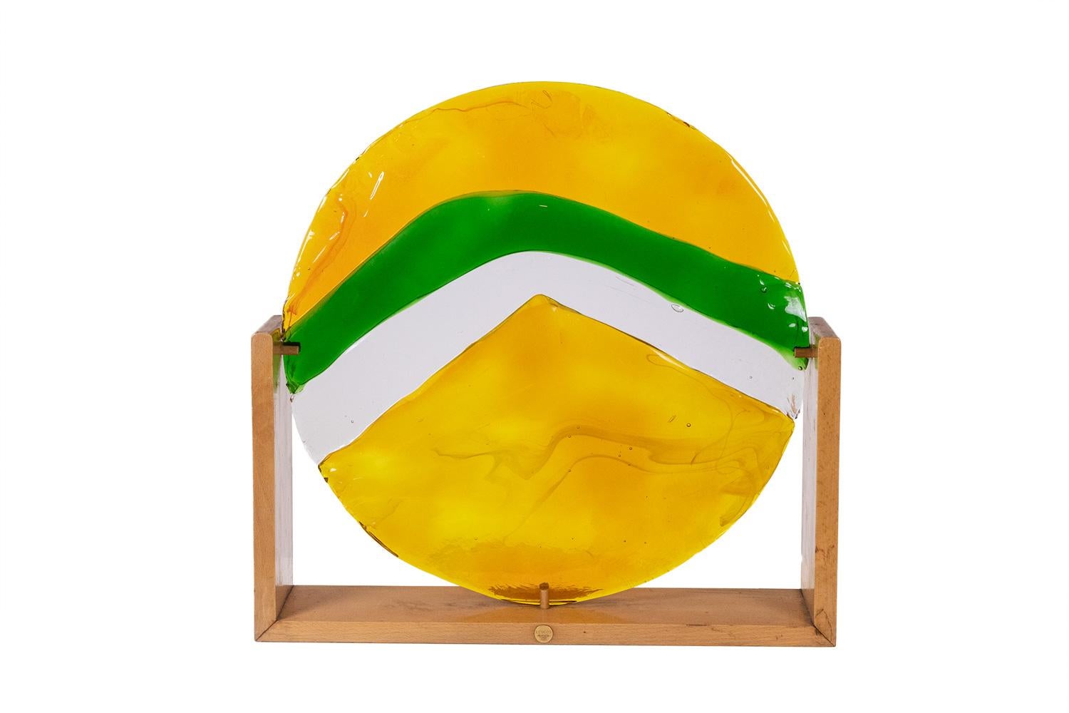 Roberto Pamio und Renato Toso für Maison Leucos.

Murano-Glasskulptur, farbig.

Italienisches Werk aus den 1970er Jahren.

Abmessungen: H 60 x B 62,5 x T 14 cm

Referenz: LS63841078J