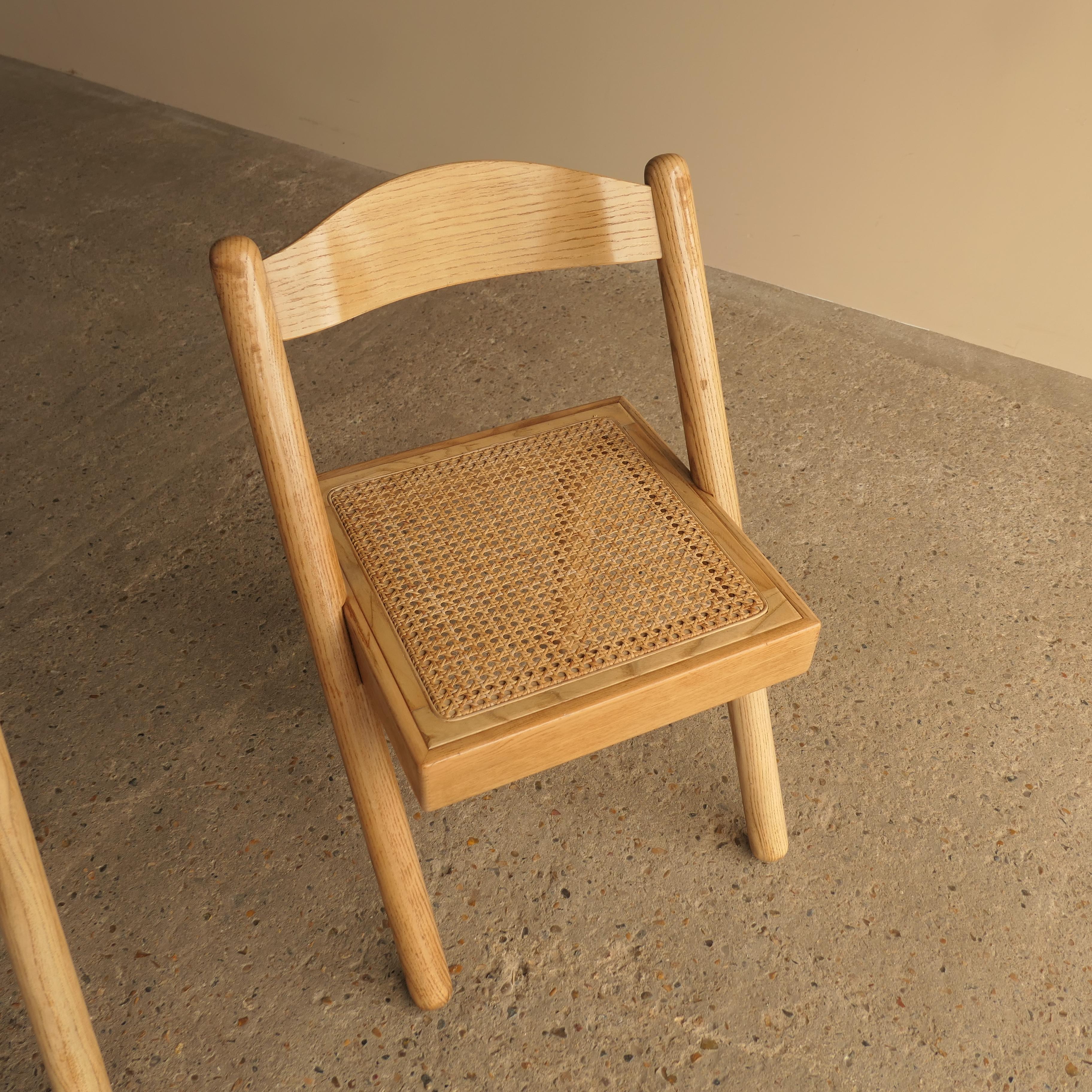 Satz von vier 'Iva'-Esszimmerstühlen, entworfen von Roberto Pamio und Renato Toso für Stilwood, Italien, ca. 1970er Jahre. Diese seltenen Vintage-Stühle verfügen über skulpturale Gestelle aus massivem Eschenholz mit elegant laminierten,