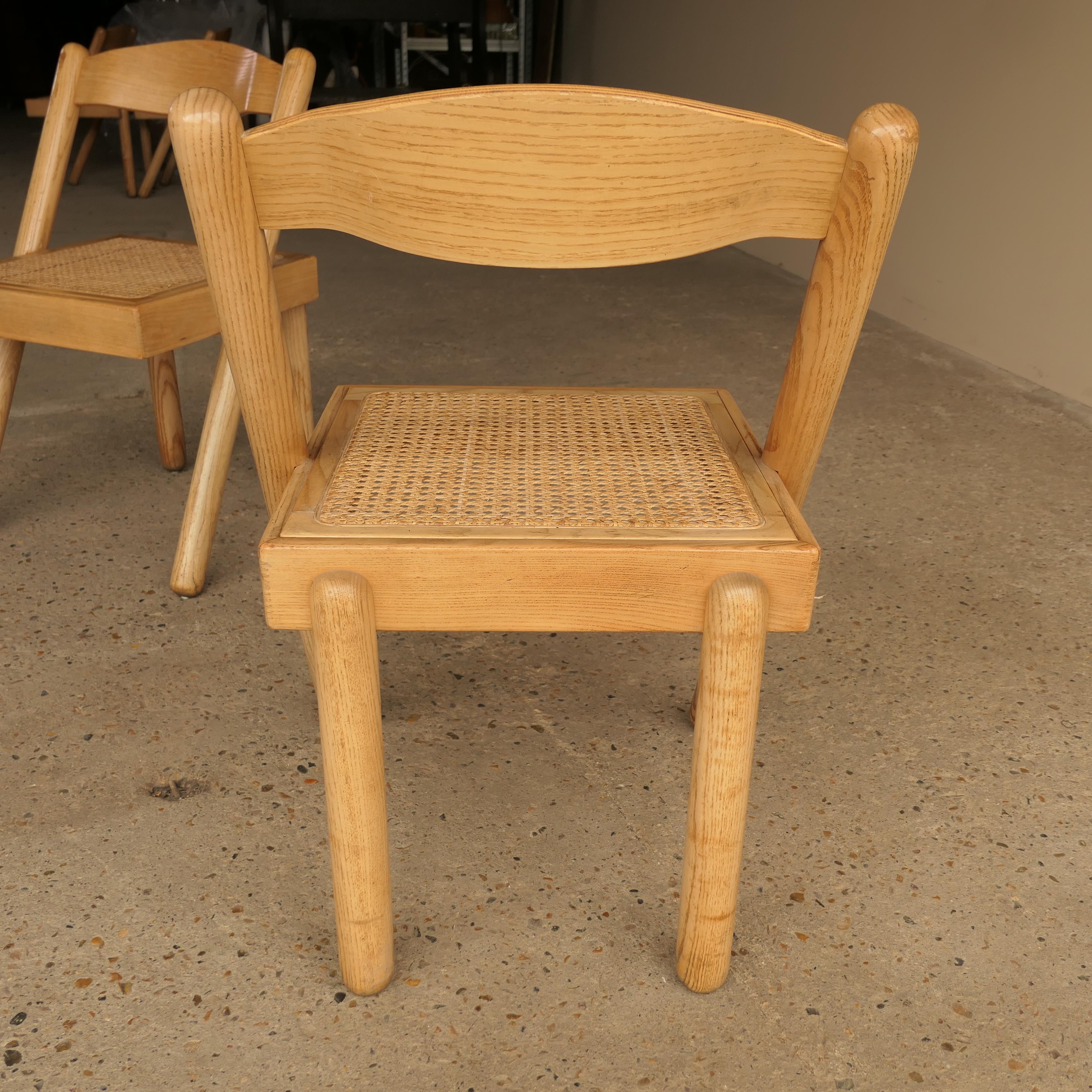 Pamio und Toso Rattan-Esszimmerstühle (Ende des 20. Jahrhunderts) im Angebot