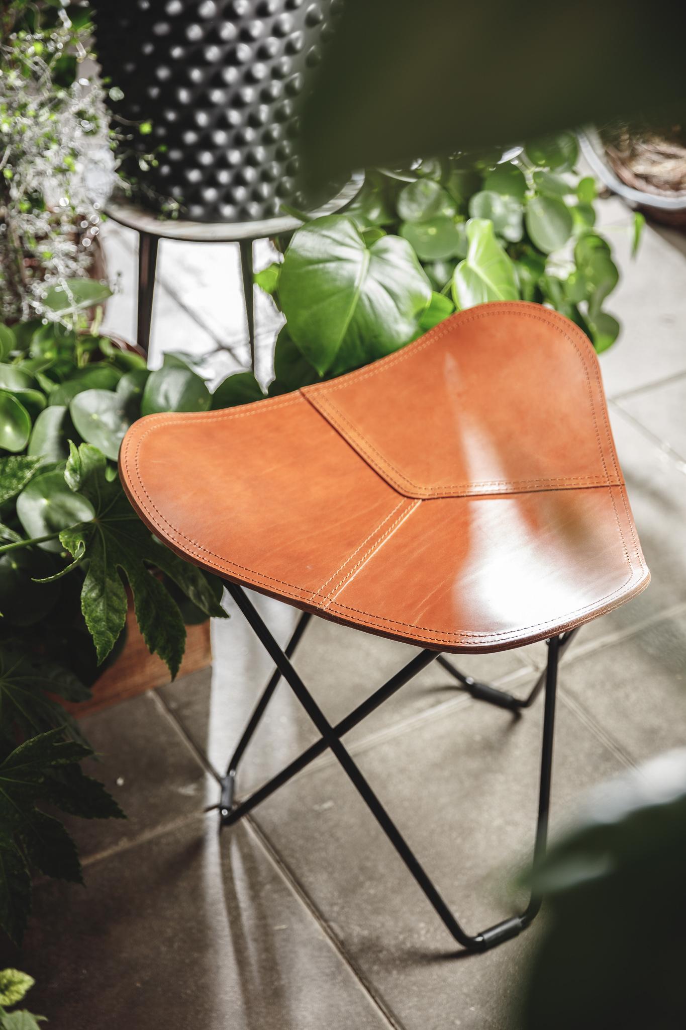Svedese Pampa Flying Goose Footstool di Cuero Design in vendita