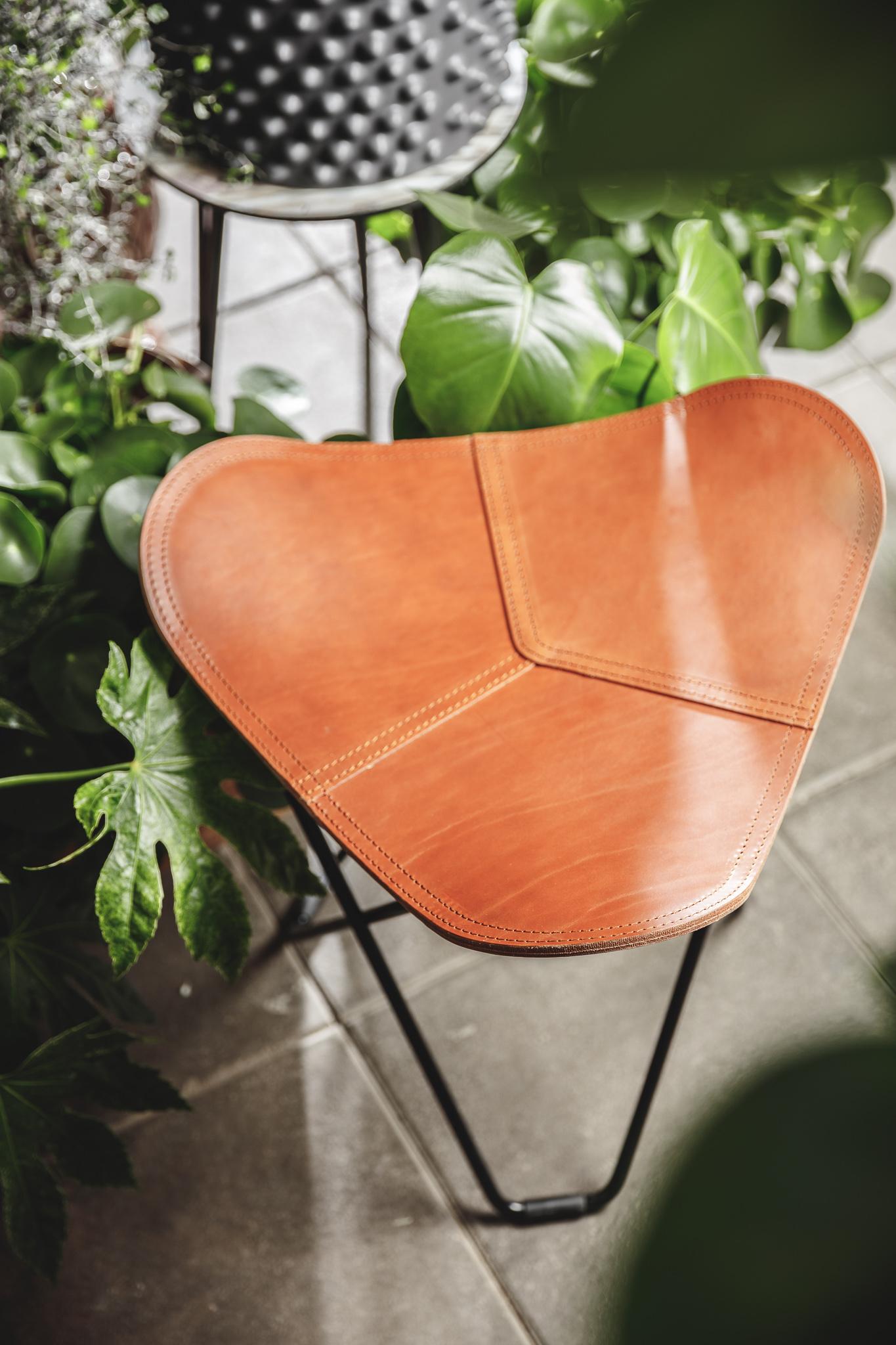 Altro Pampa Flying Goose Footstool di Cuero Design in vendita