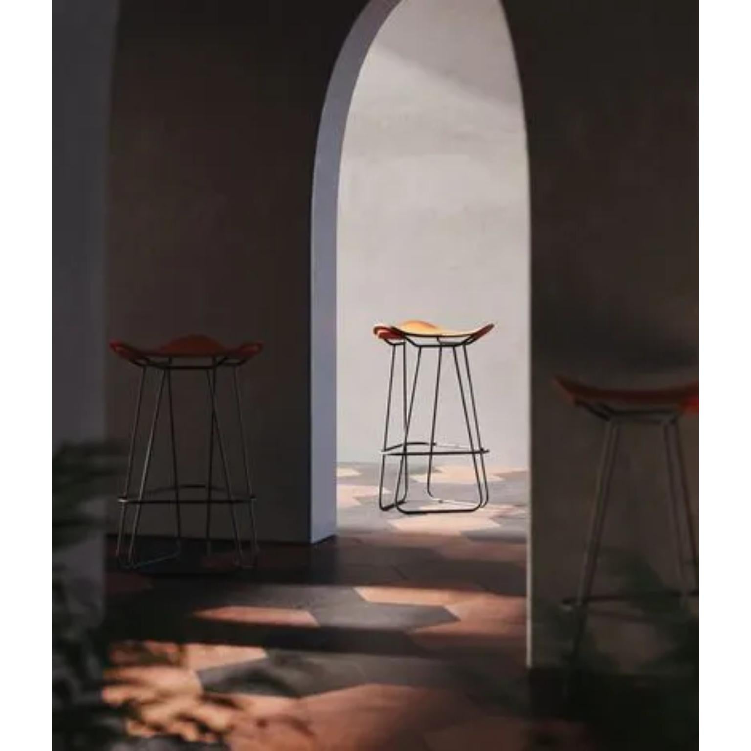 Postmoderno Sgabello da banco in pelle Pampa di Cuero Design in vendita