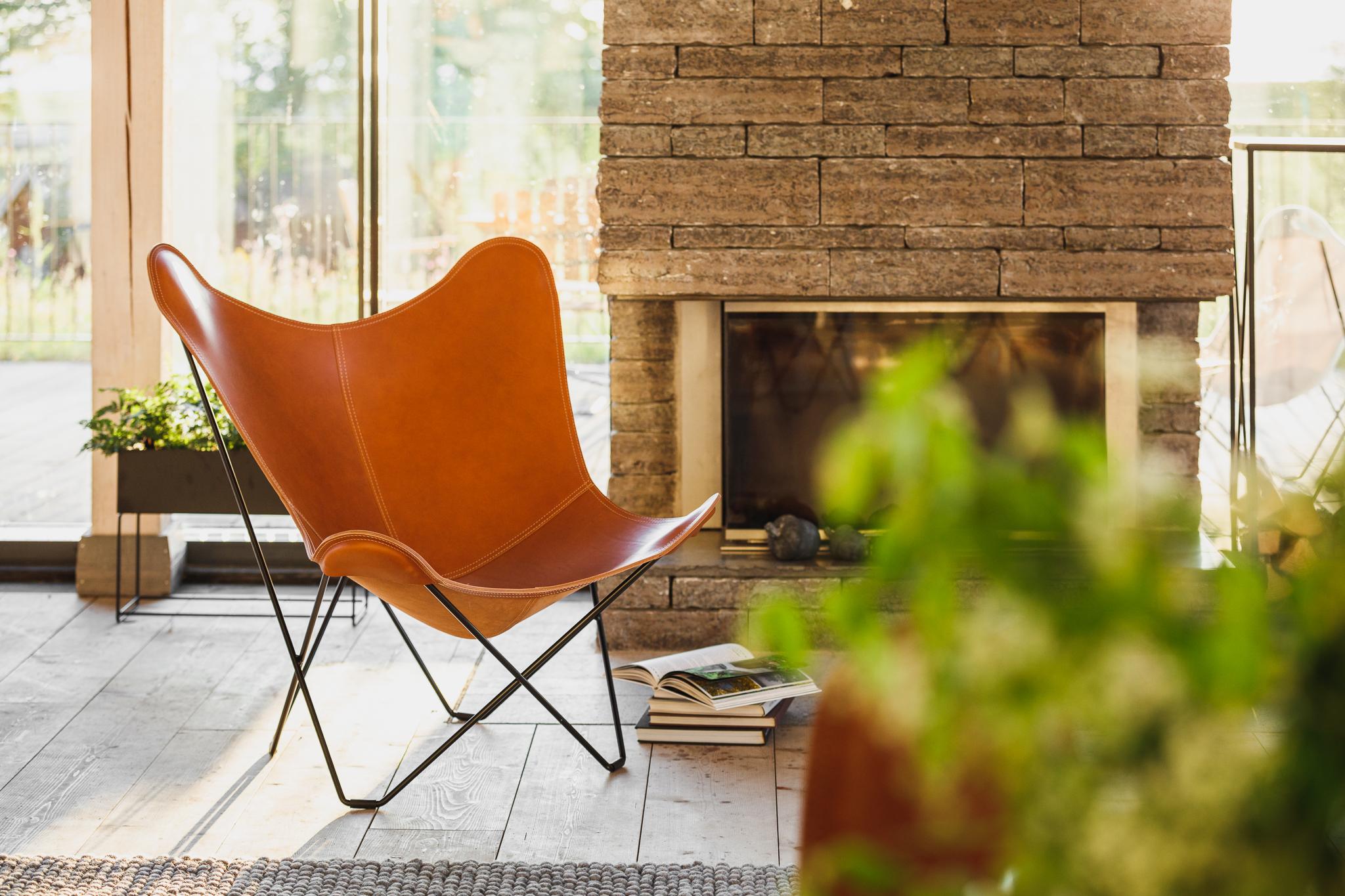 Pampa Mariposa Lounge Chair by Cuero Design For Sale 5