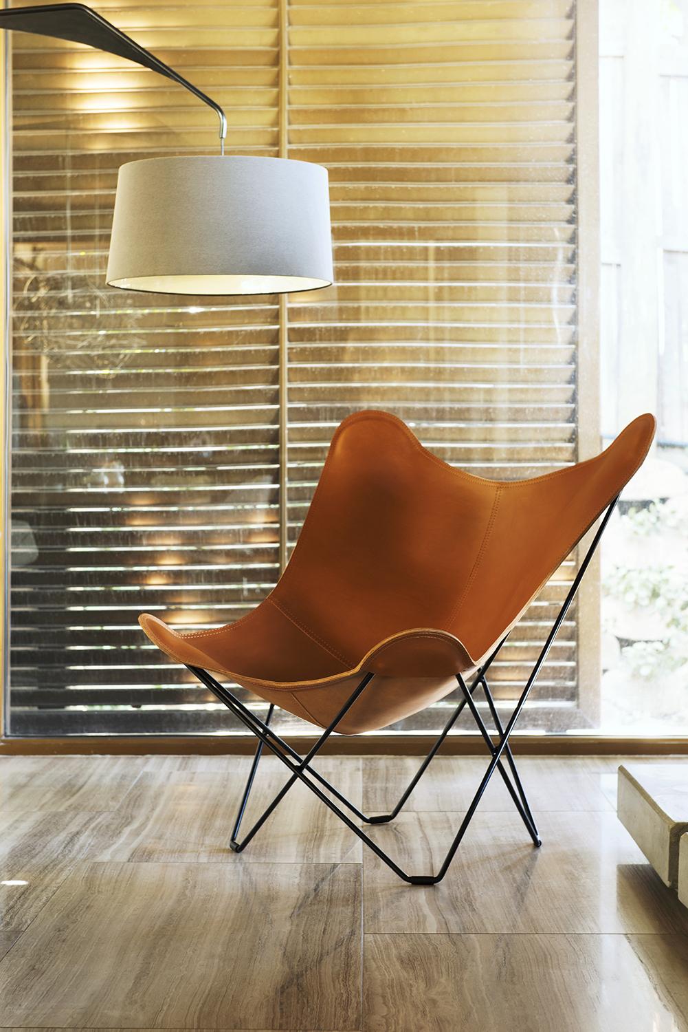 Blackened Pampa Mariposa Lounge Chair by Cuero Design For Sale