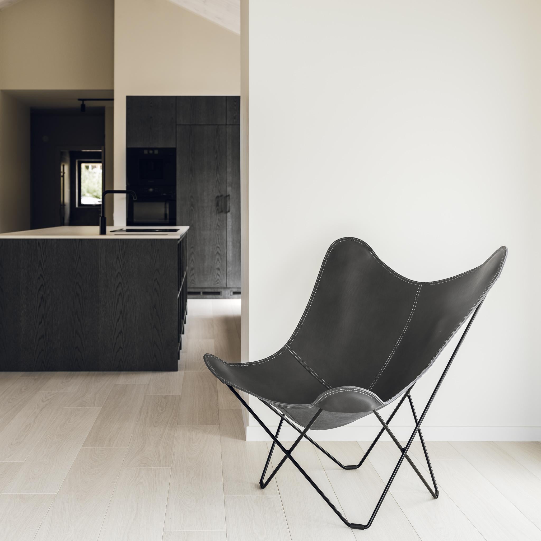 Pampa Mariposa Lounge Chair by Cuero Design For Sale 1