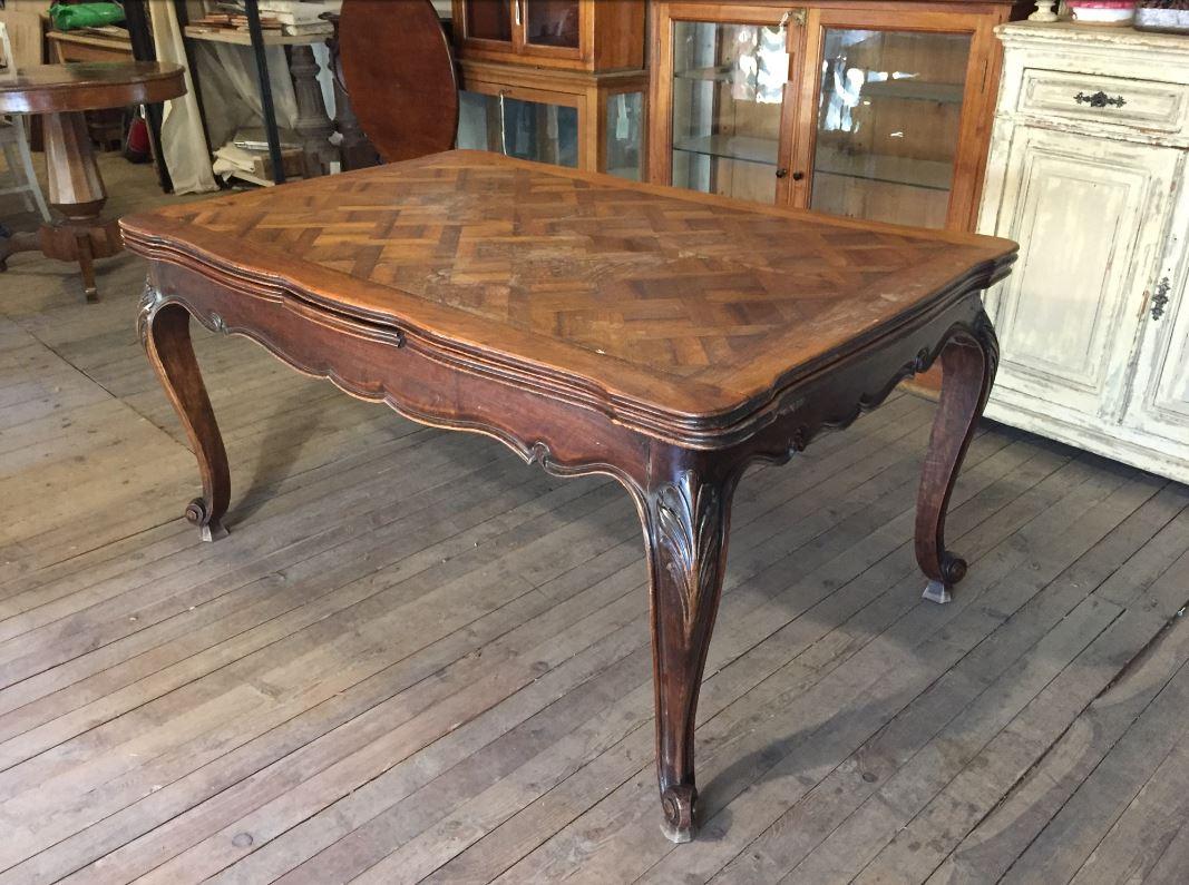 French extendible wood table with versailles top and black lacquered base from 1890s
Measurements:
Lenght cm.150/270, width cm.100, height cm.76.
 
