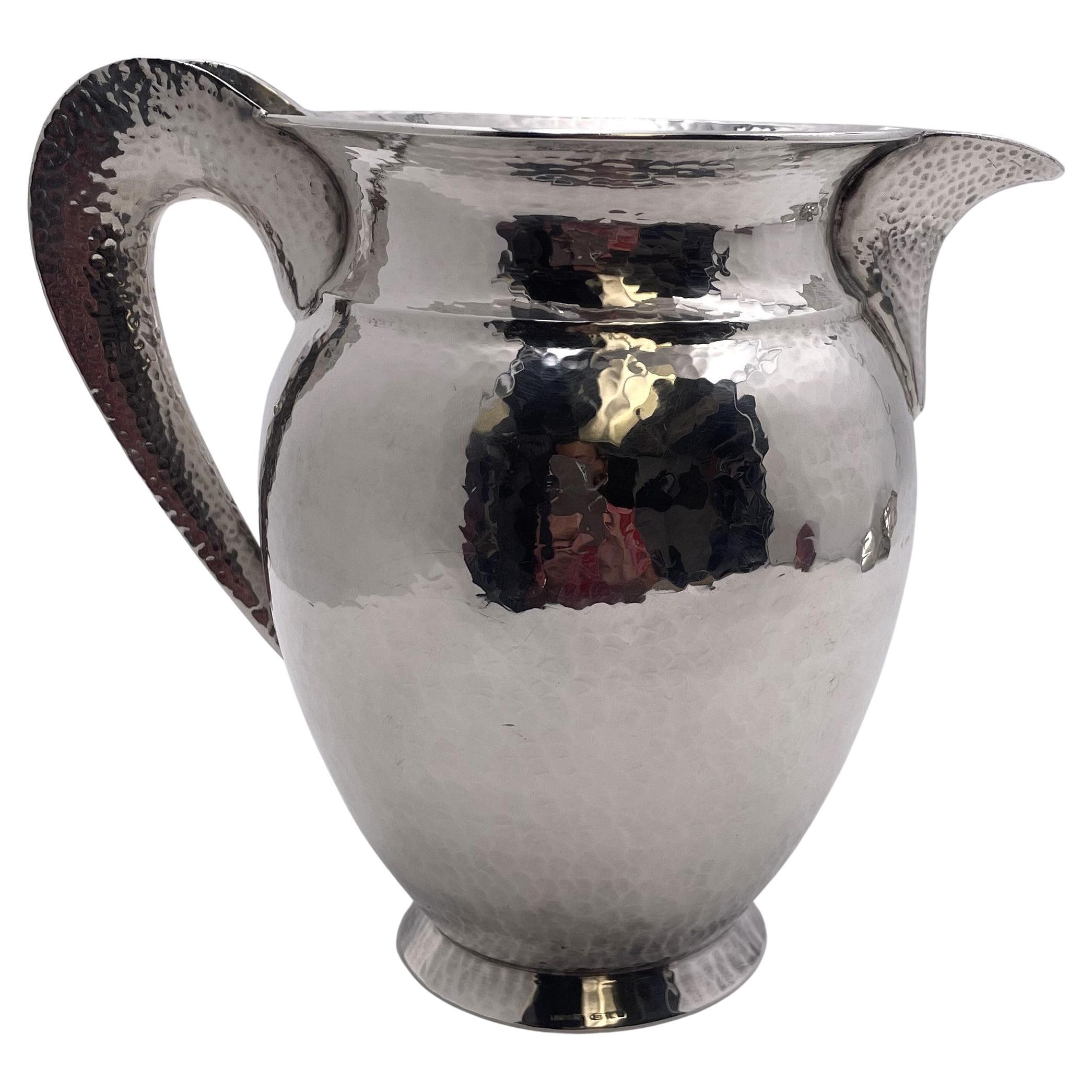 Pichet en argent sterling martelé dans le style Jensen du milieu du siècle dernier