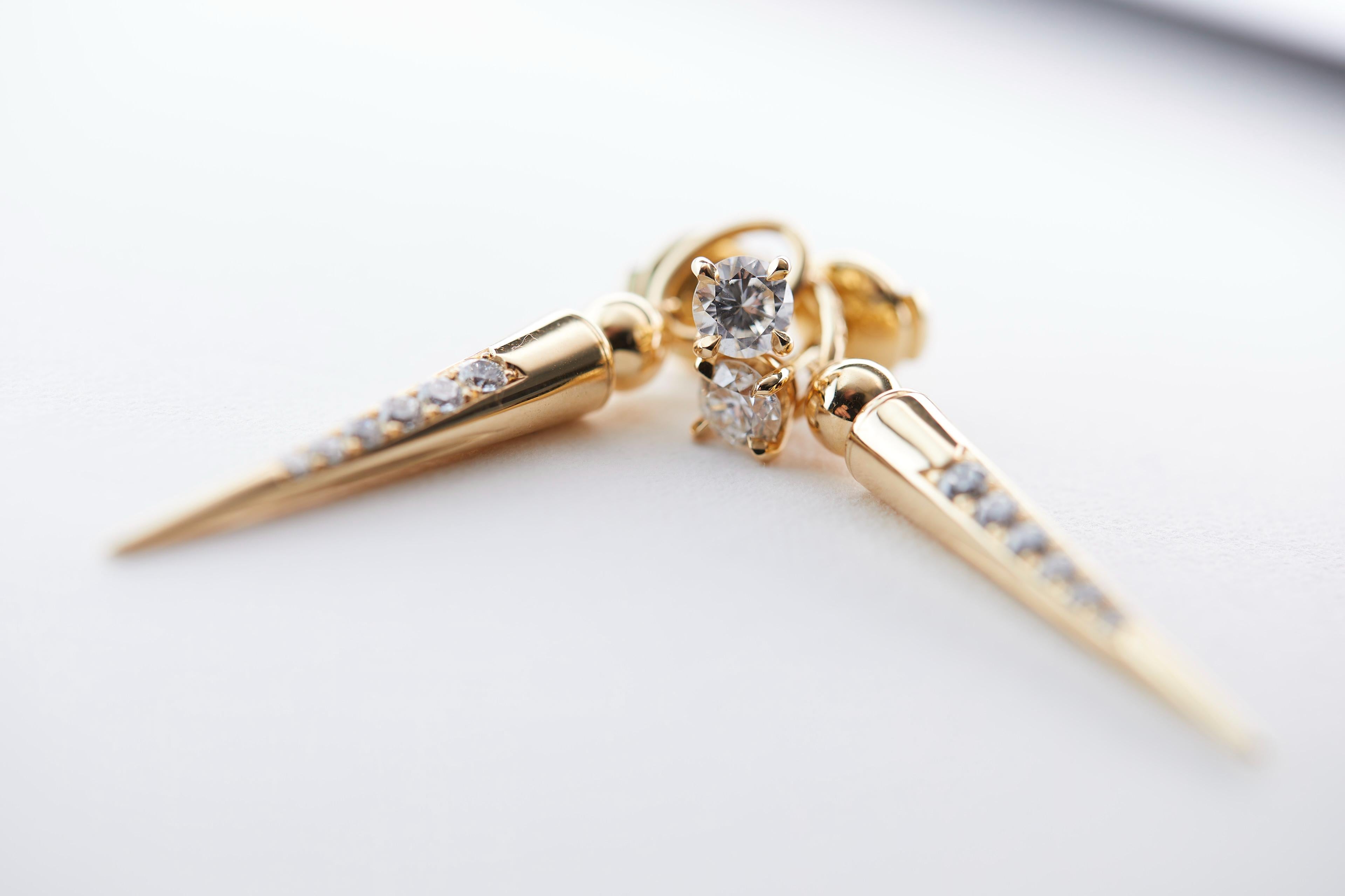 Taille ronde Boucles d'oreilles pampille, or jaune, diamants en vente