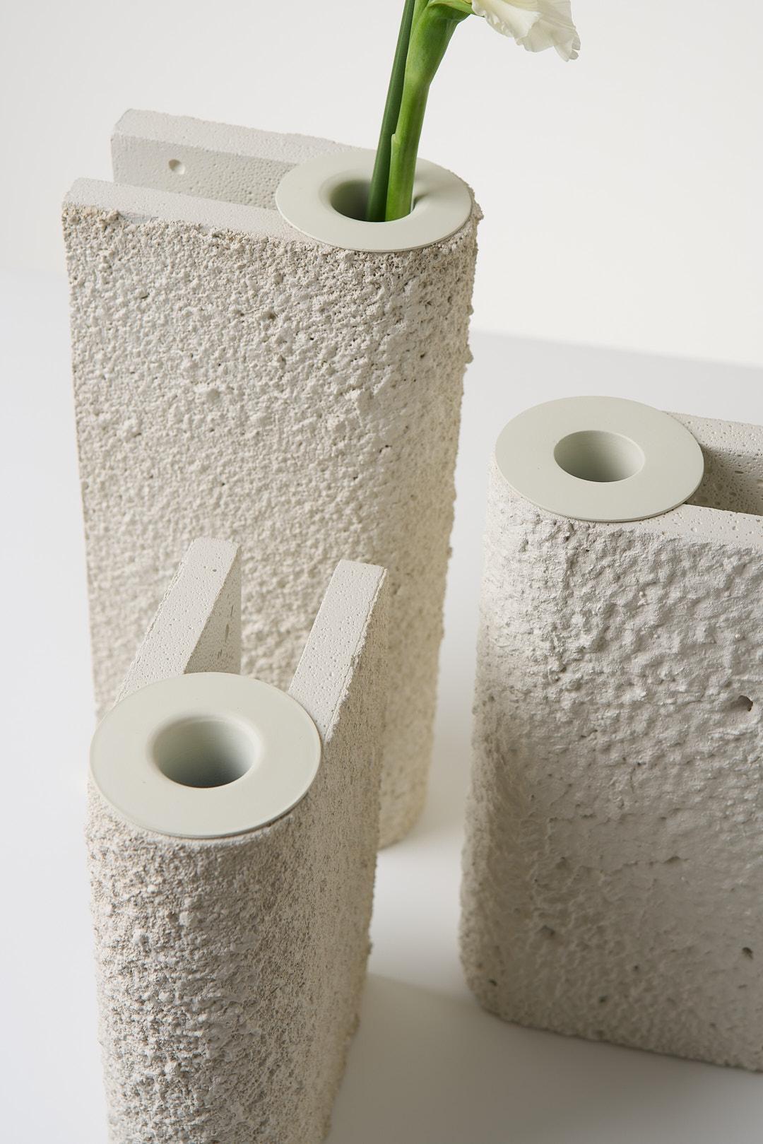 XXI secolo e contemporaneo Collection'S, Set di vasi in cemento bianco sporco in vendita