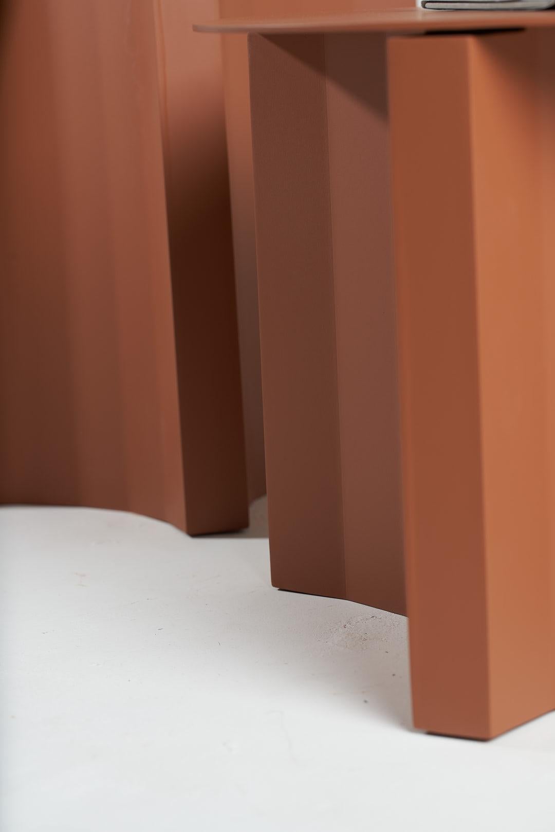 Pampulha Kollektion, Terrakotta-Beistelltische aus Stahl (Set von 2) im Angebot 1