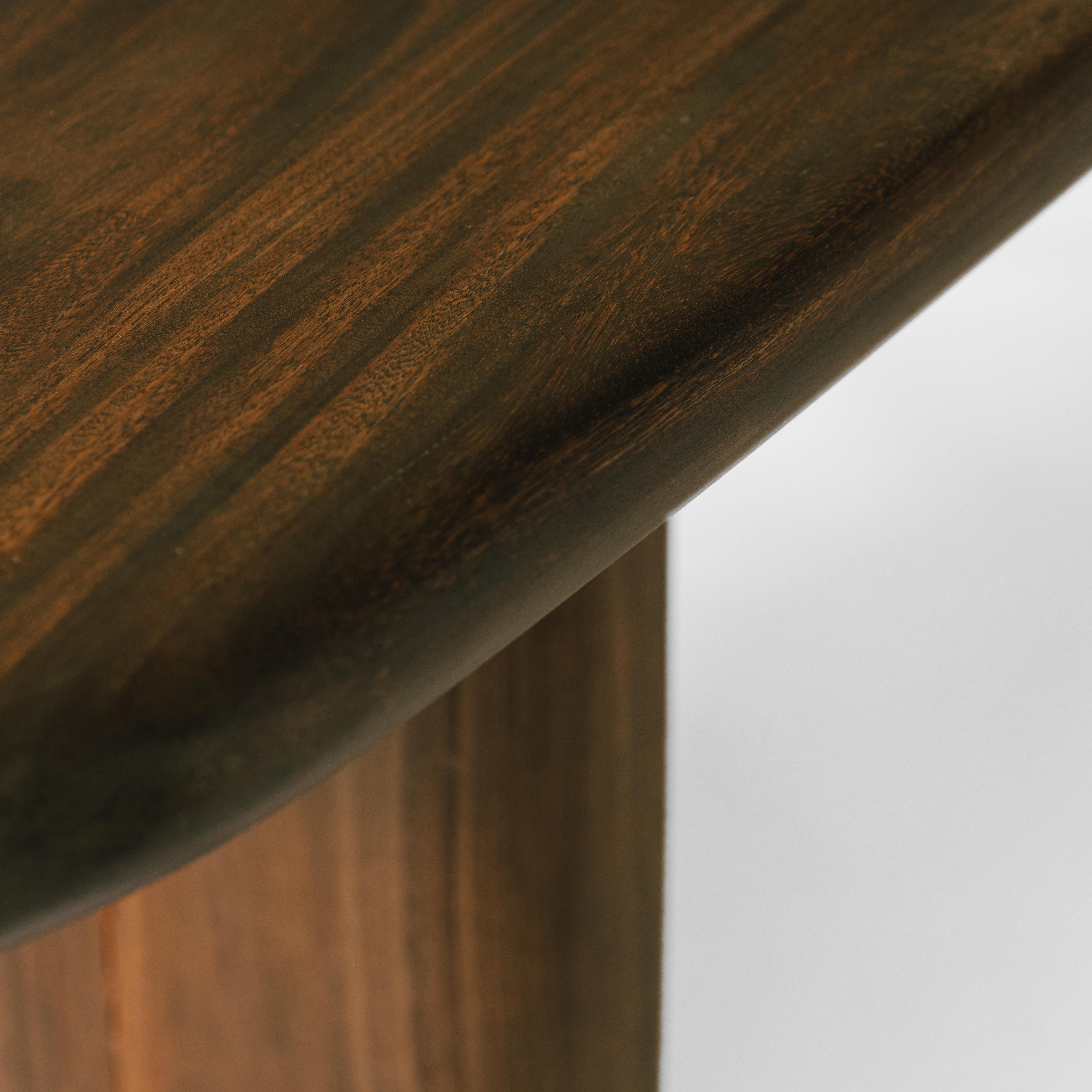Mesa Pamunu, única en su especie, madera de Nedun, incrustaciones de latón macizo, hecha a mano Ceilandés en venta