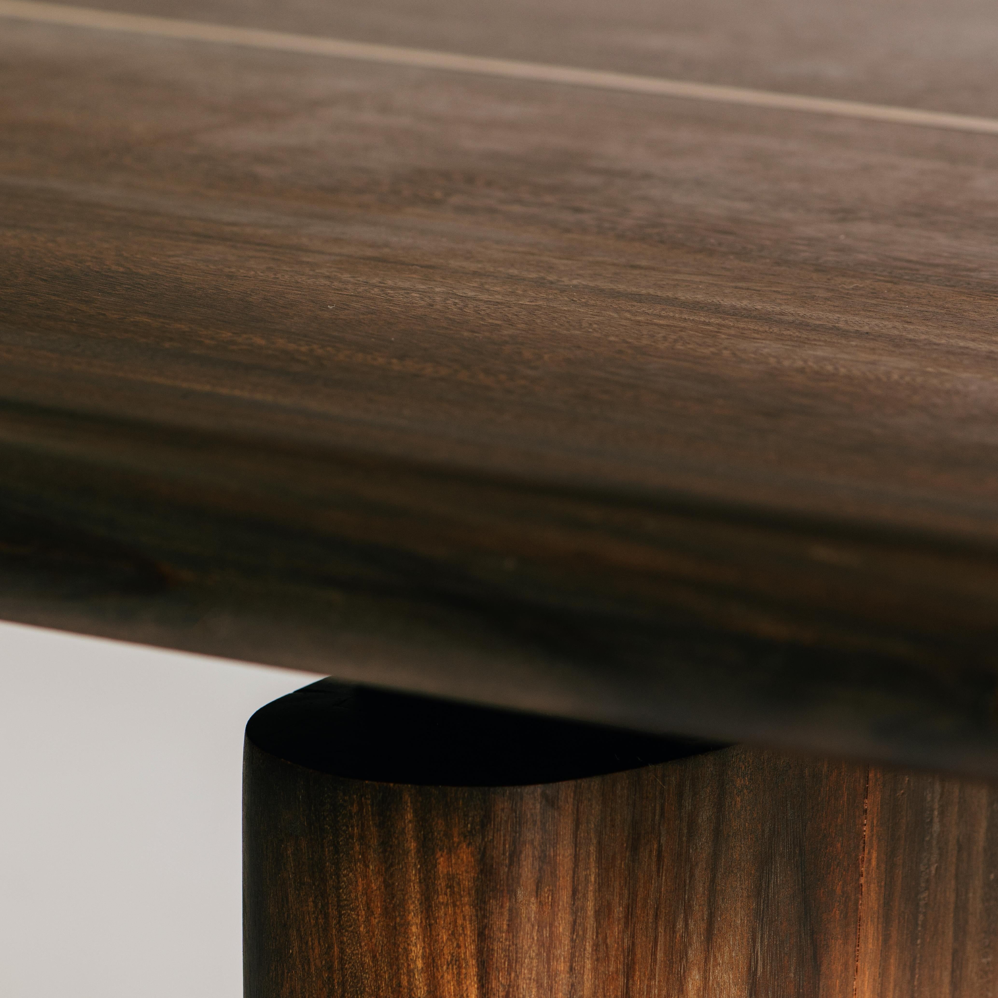 Mesa Pamunu, única en su especie, madera de Nedun, incrustaciones de latón macizo, hecha a mano en venta 1