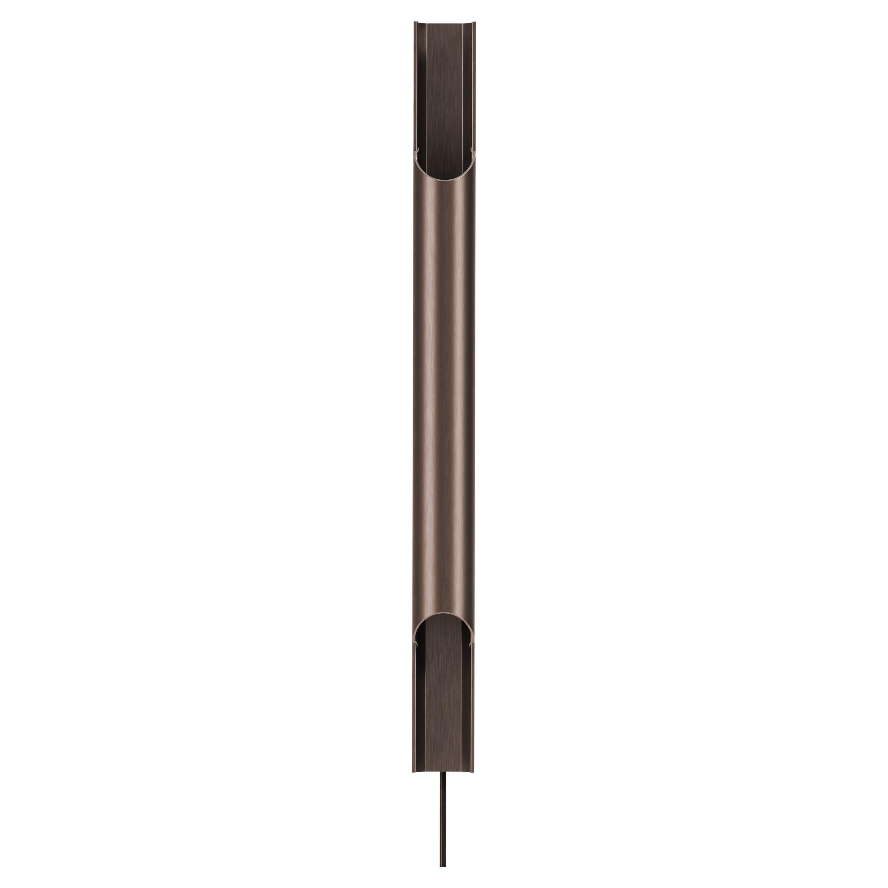 Lámpara de pared Pan / 50 firmada por Bent Karlby para Lyfa

Color: Aluminio y acabado Bronce

L.50mm H.600mm

Bombillas: 2 x E14 máx. 40W (110-230V)


PAN es una pieza visualmente impactante diseñada por Bent Karlby en 1970, que combina luz y arte.