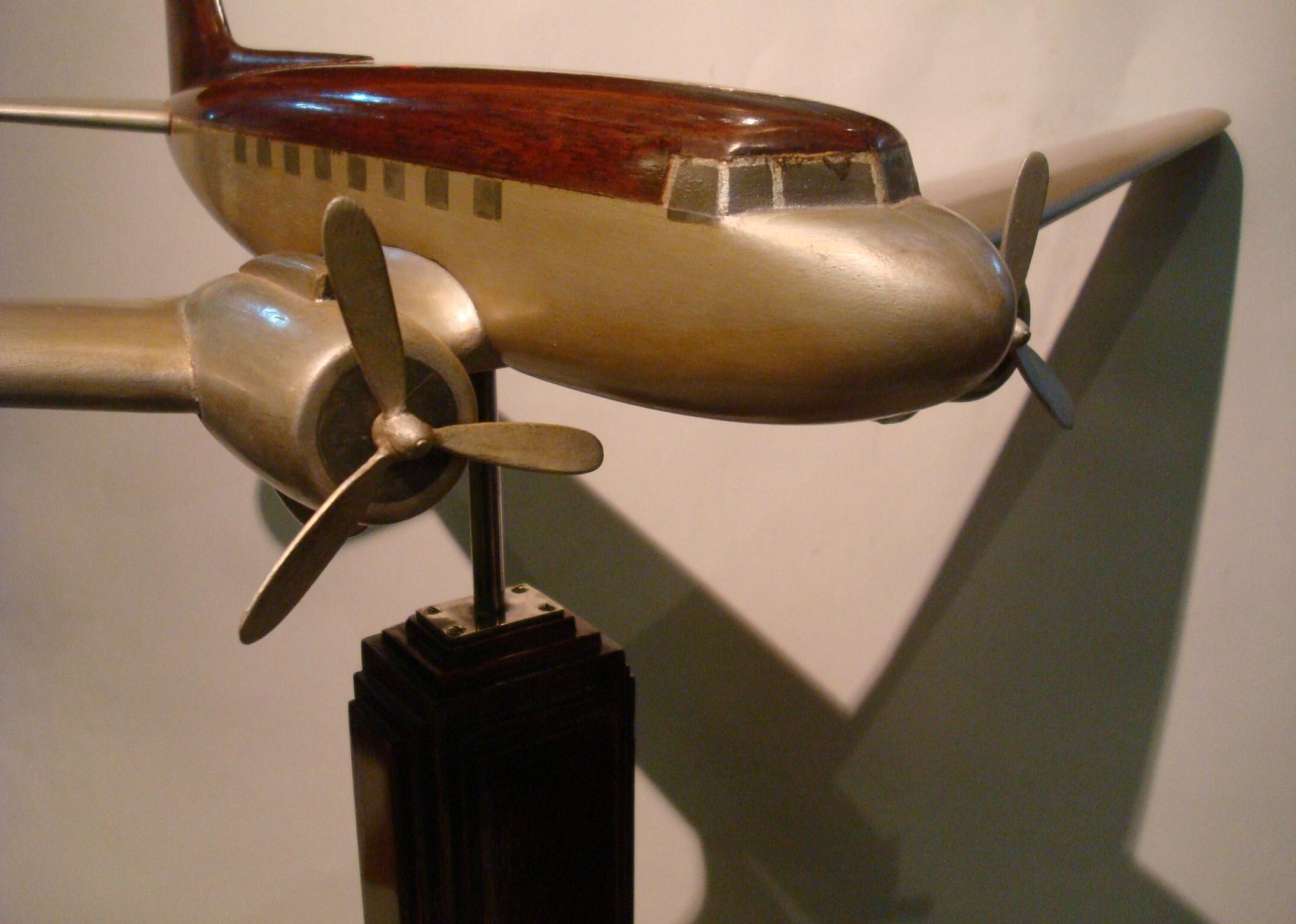 Modèle de bureau d'avion Art Déco Pan-Am DC3 en bois, milieu du siècle dernier en vente 2