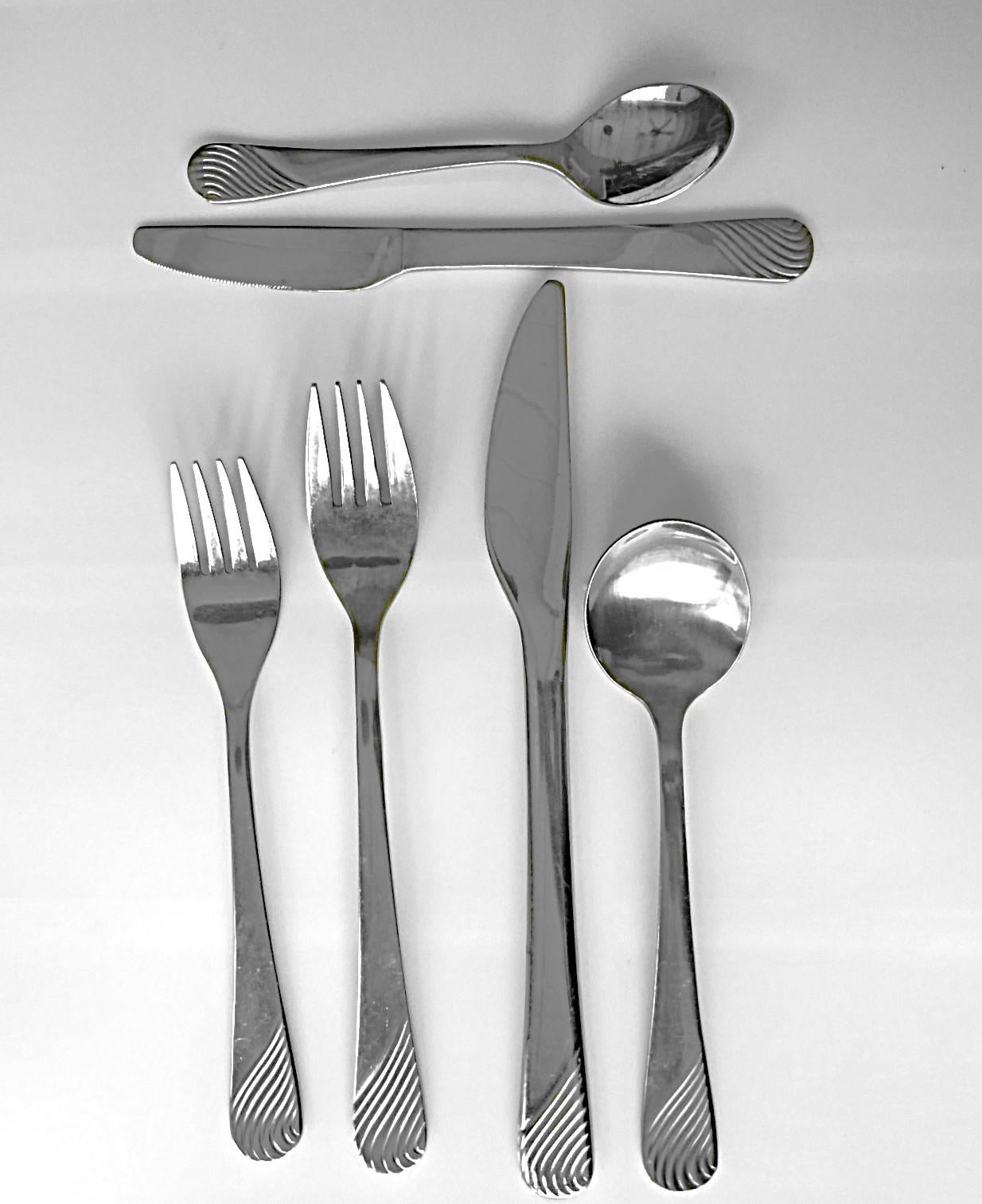 Pan Am World Airways 1980s Stainless Infinity Logo Besteck 4 Sets 24 tlg. im Zustand „Gut“ im Angebot in Miami, FL