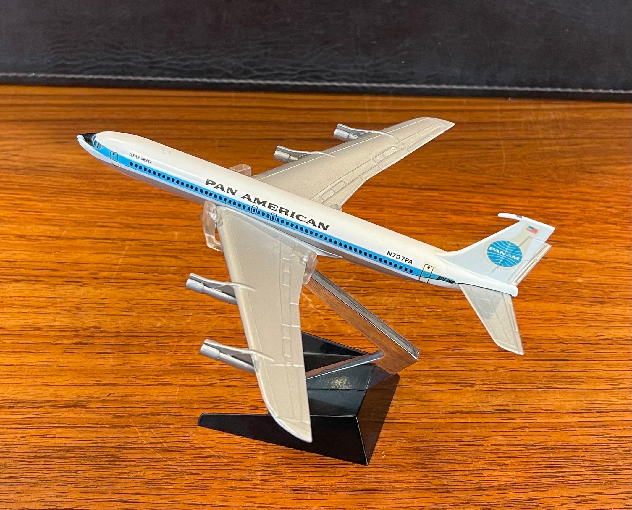Pan American Airlines Boeing 707 Jetliner / Airplane Contractor Desk Model In Good Condition In San Diego, CA