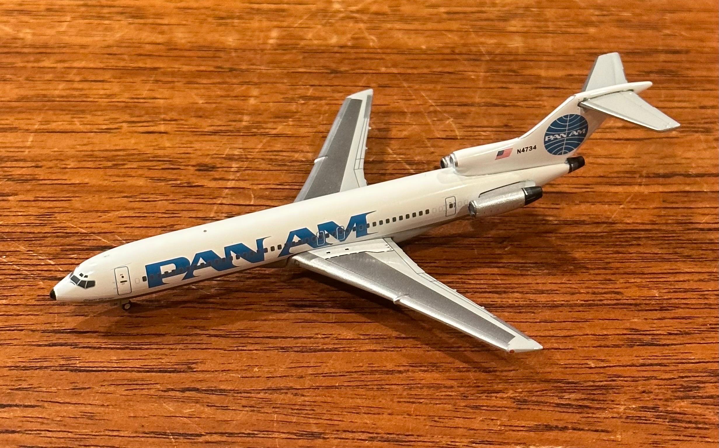 Pan American Airlines Jetliner / Airplane Die Cast Paperweight Model In Good Condition In San Diego, CA