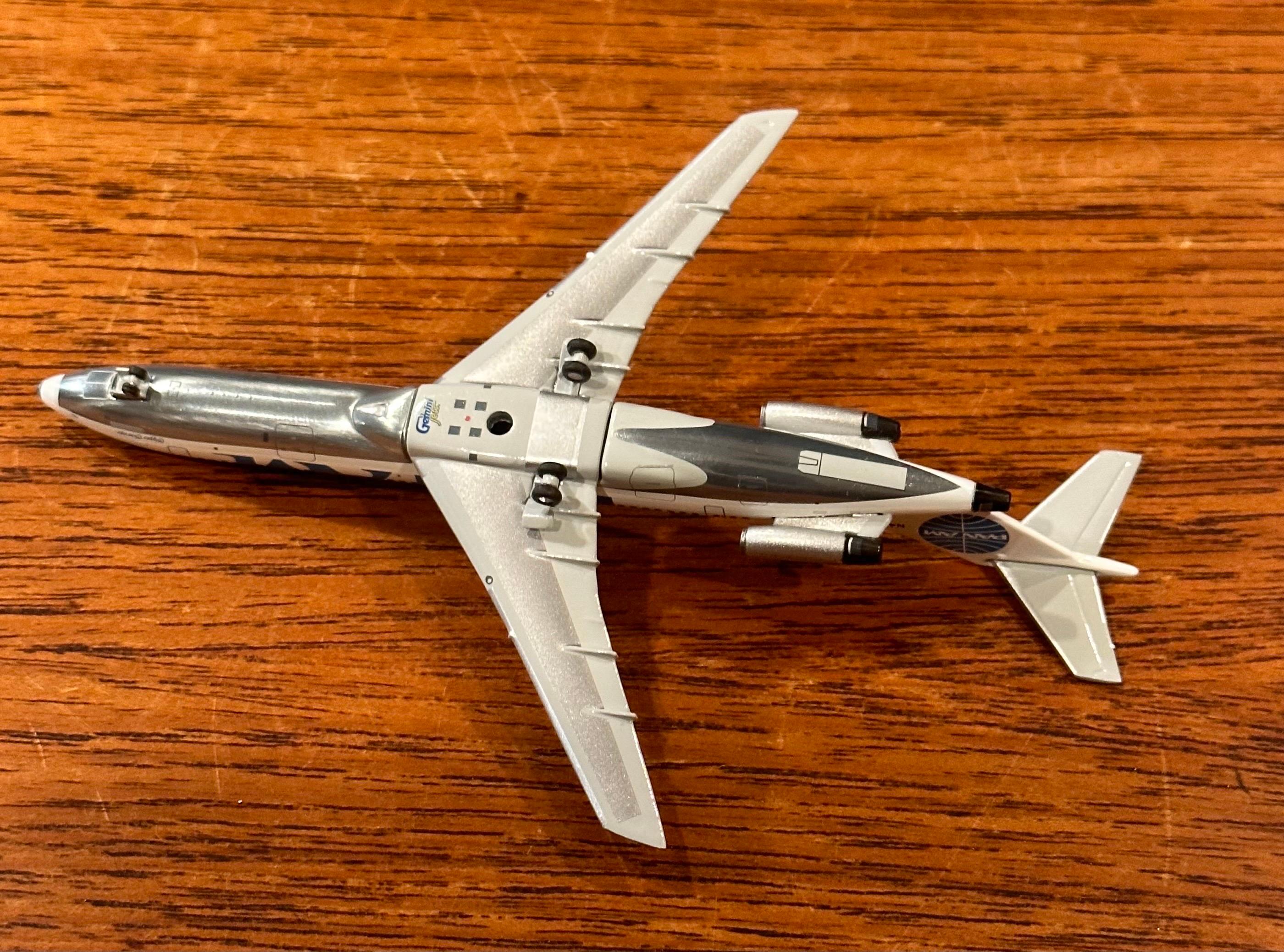 Pan American Airlines Jetliner / Airplane Die Cast Paperweight Model 3