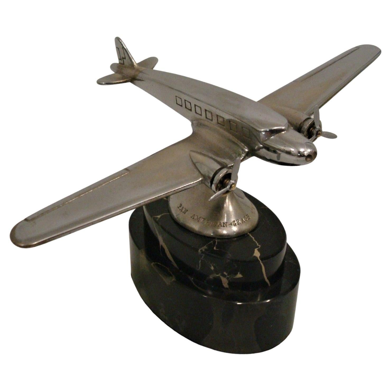 Presse-papier publicitaire Pan American Airways - Grace Airplane Model. c1930's en vente
