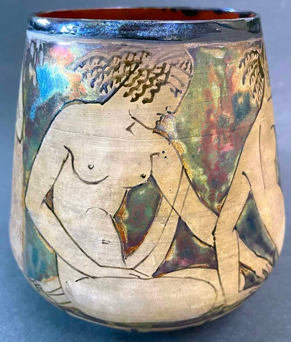 Français « Pan and Nymphs », vase Art déco unique et saisissant avec nus et glaçure irisée en vente