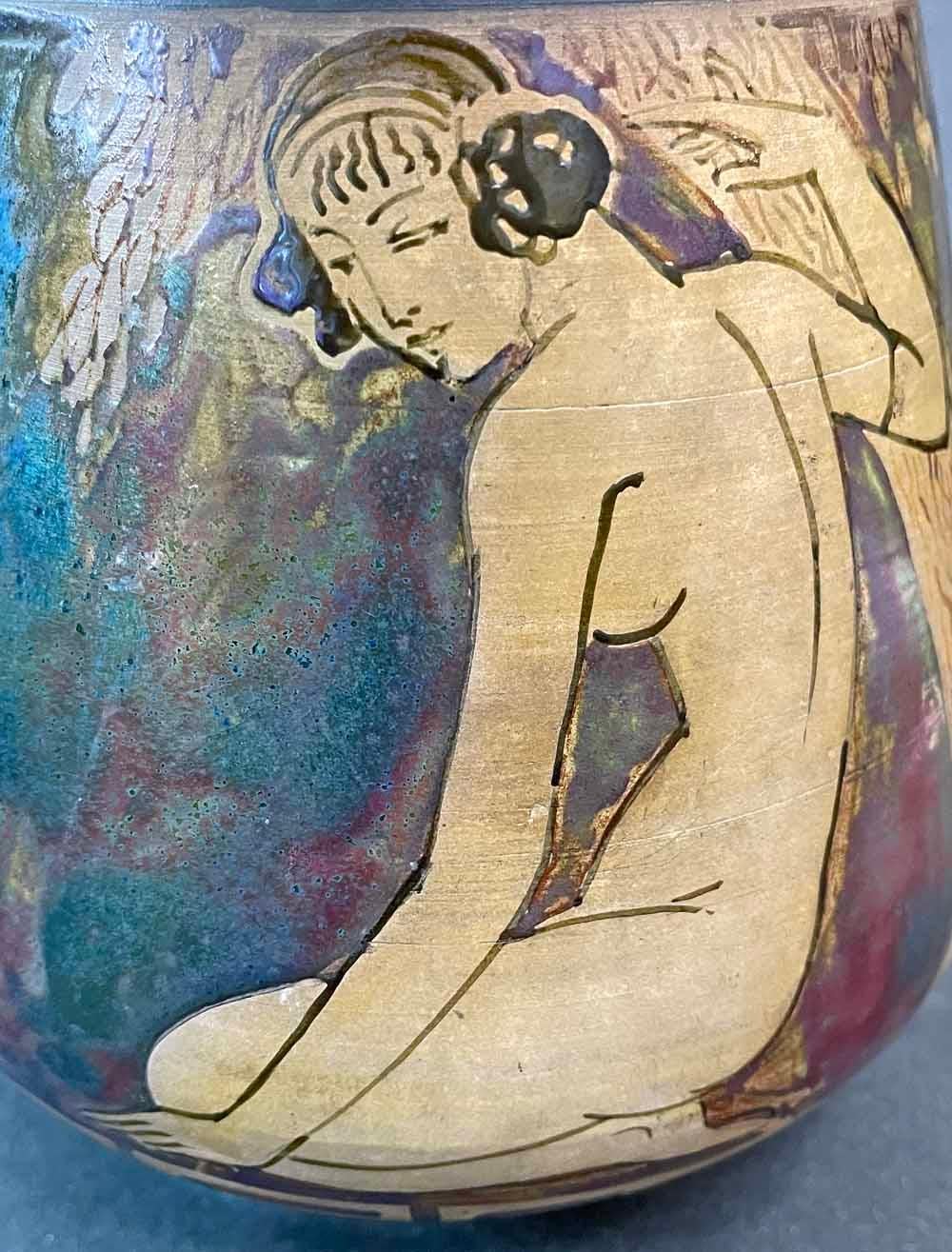 Vernissé « Pan and Nymphs », vase Art déco unique et saisissant avec nus et glaçure irisée en vente