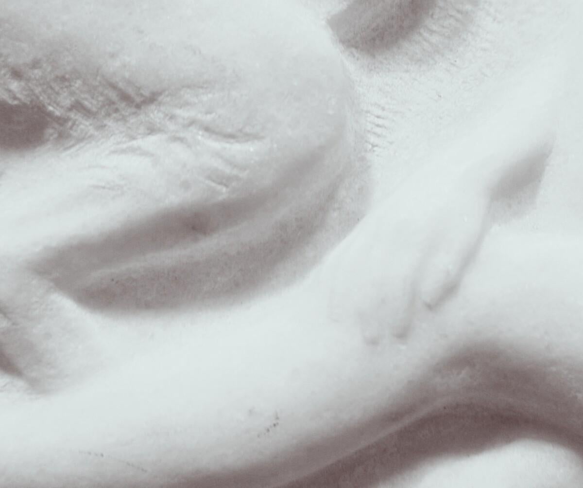 „Pan Et Nymphe“ Basrelief-Skulptur aus Carrara-Marmor, signiert Octave Larrieu (Moderne der Mitte des Jahrhunderts)