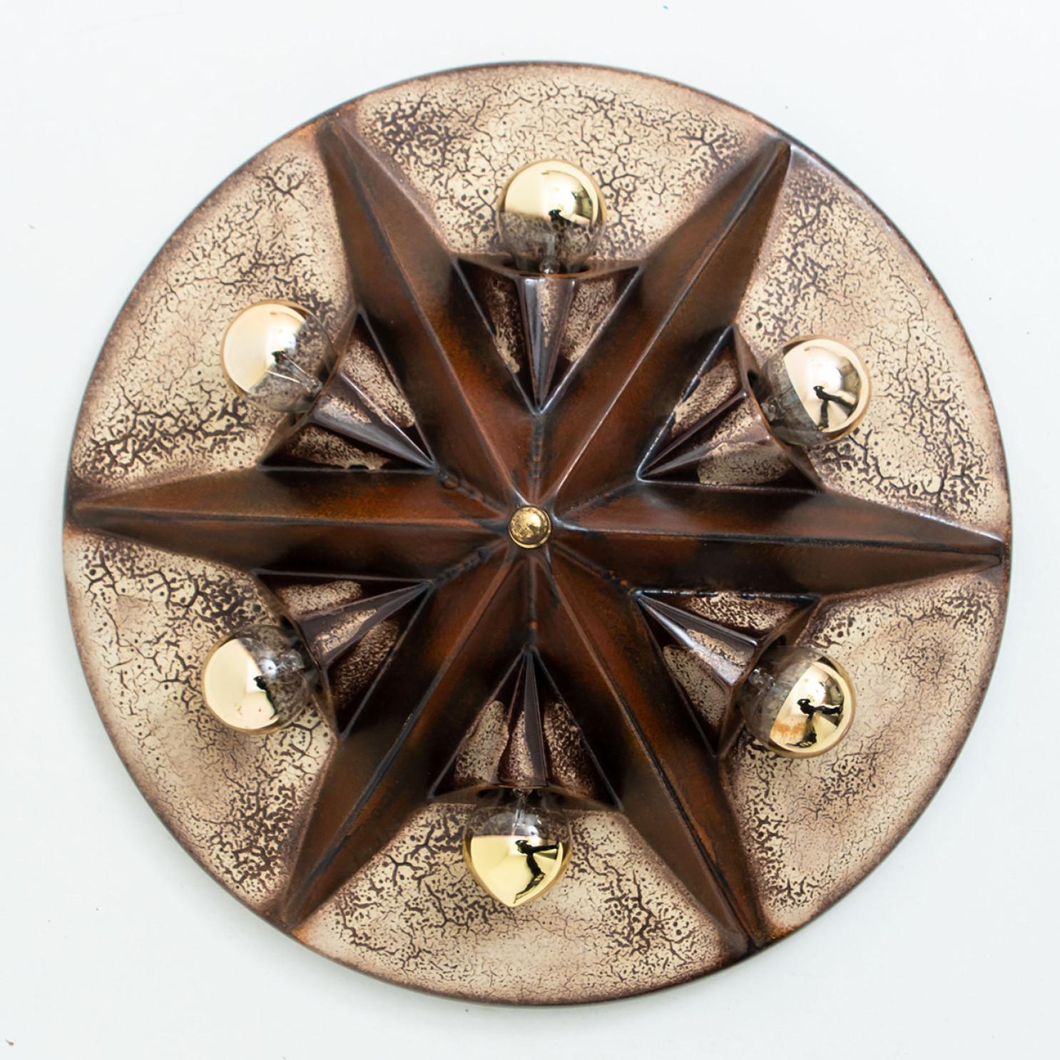 Beautiful  and graphical star shaped wall or ceiling lamp, made with brown and beige ceramic, manufactured in the 1970s in Germany.

We used gold mirror light bulbs (see images), but silver mirror, soft gold or white light bulbs are also very