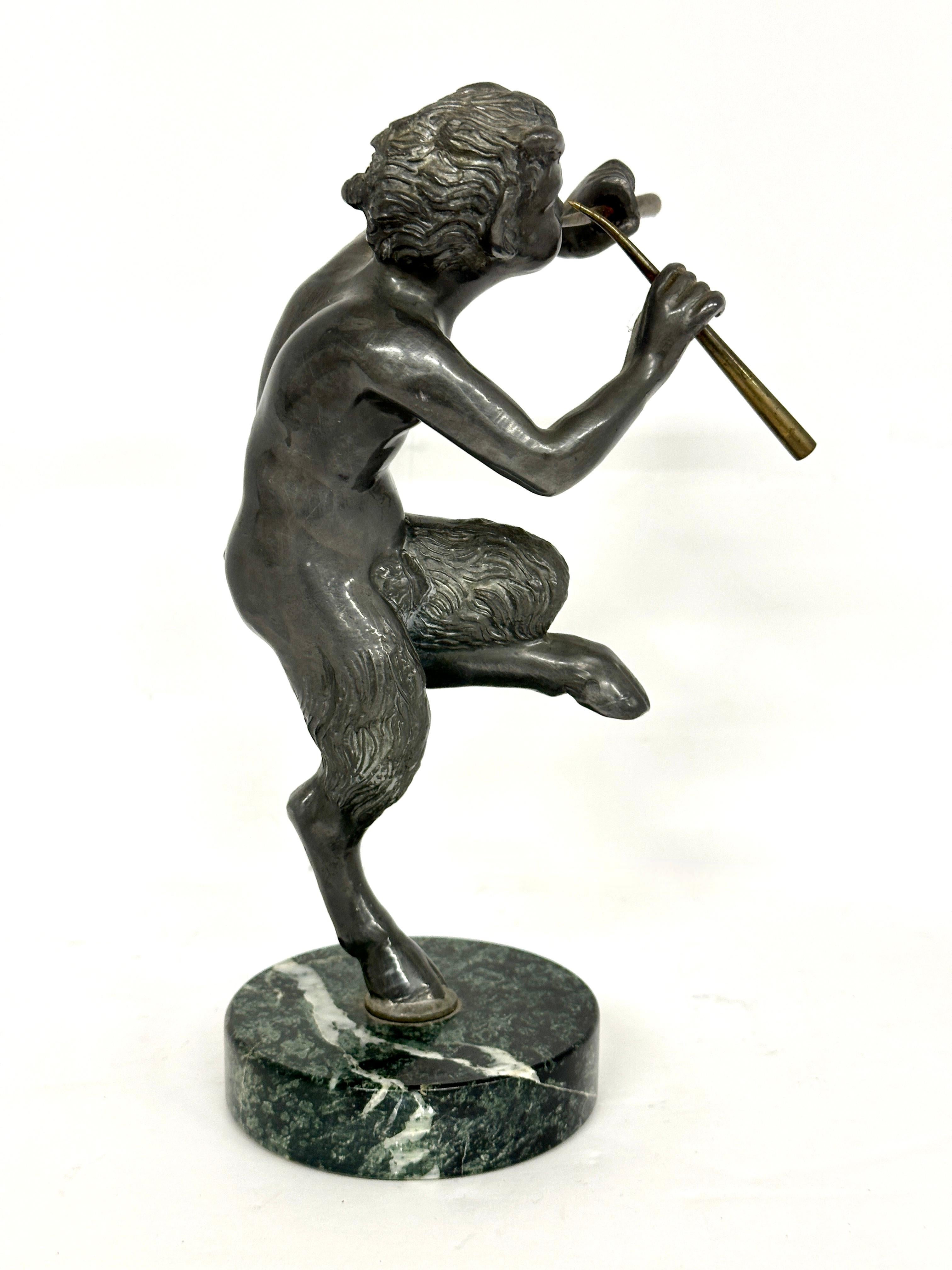Pan spielt die Flöten, neoklassizistische Skulptur im Angebot 7