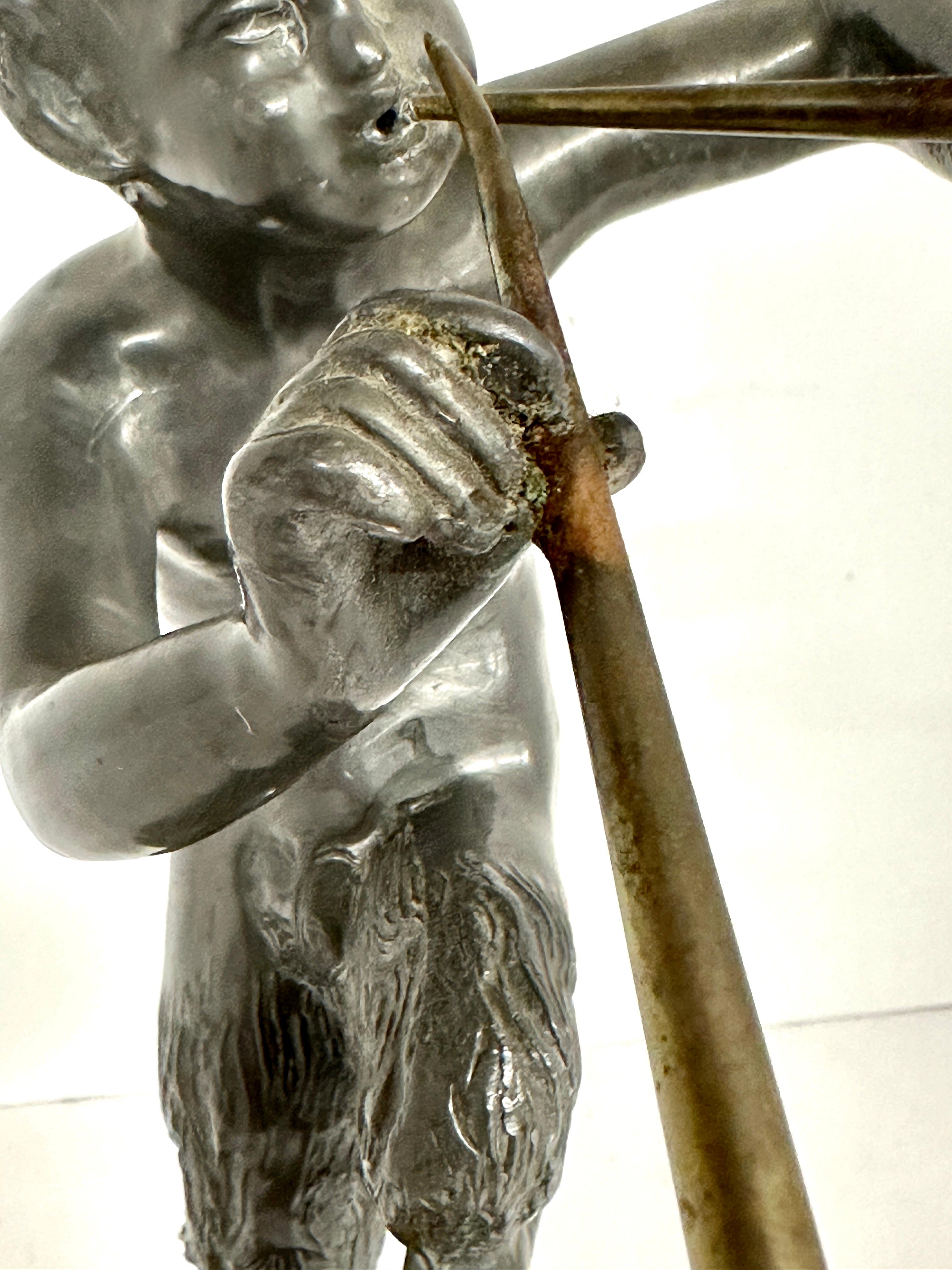 Pan spielt die Flöten, neoklassizistische Skulptur (Metall) im Angebot