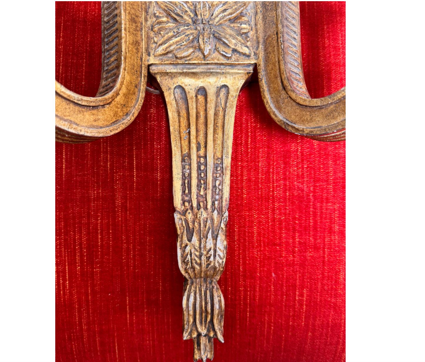 Américain Applique murale Panache 16 néoclassique en bois doré à 2 éclairages en vente