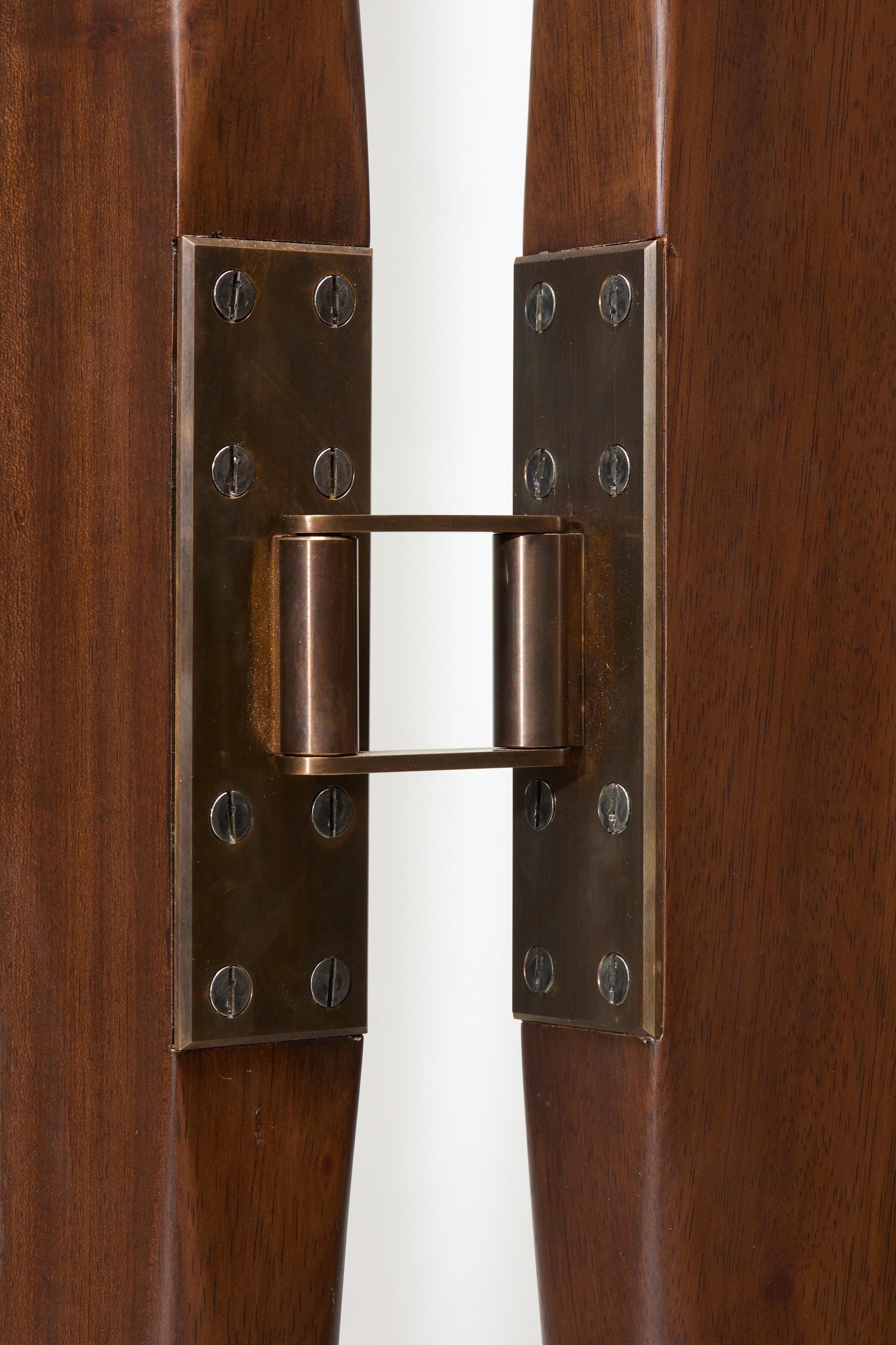 Depending on the version, there could be two, three or seven panels, each one as spectacular as the other. The three pieces, first discovered by Panamanian natives, are enhanced by the many years and the unpredictable weather. They bear the mark of