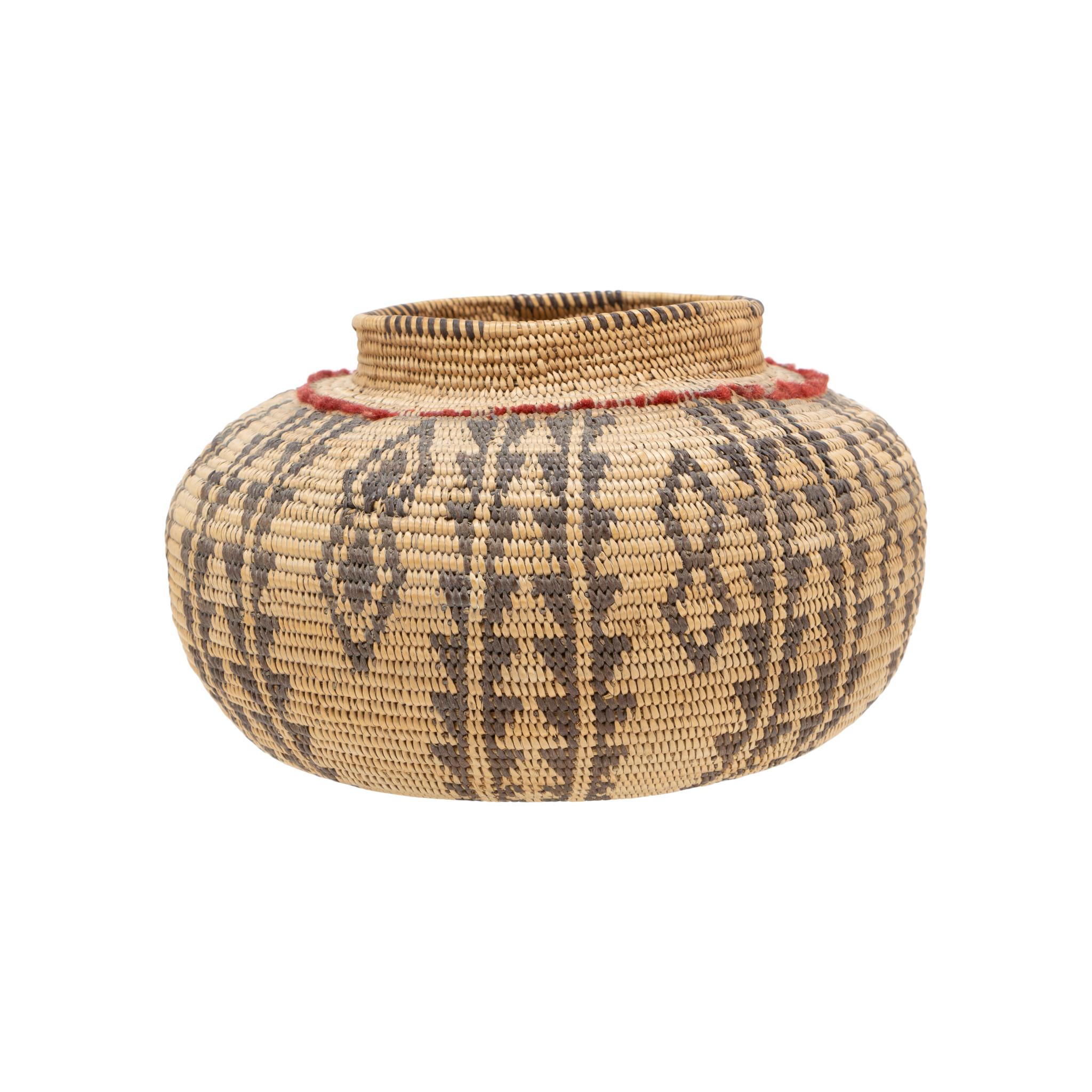 Panamint Shouldered Basket In Good Condition For Sale In Coeur d'Alene, ID