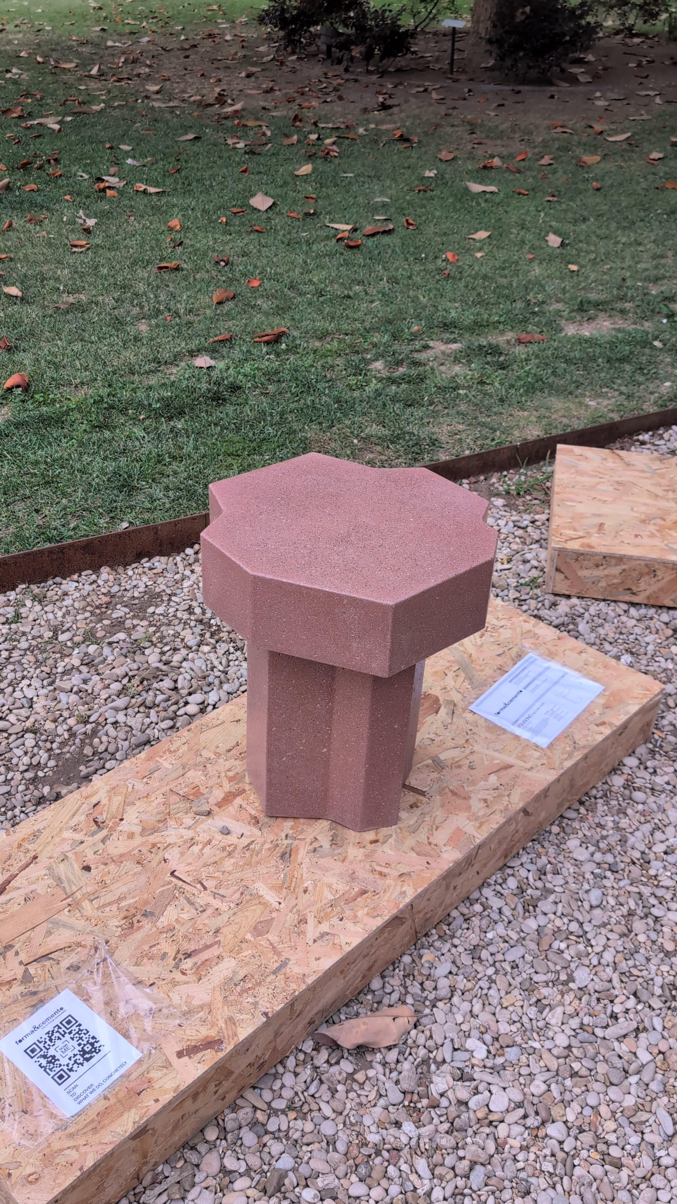 Collezione di capsule Panarea, tavolino Dattilo in malta cementizia UHPC in vendita 6