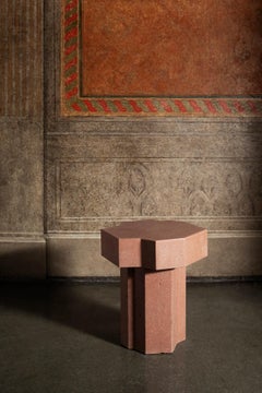 Panarea collection de capsules, table basse Dattilo en mortier de ciment UHPC.