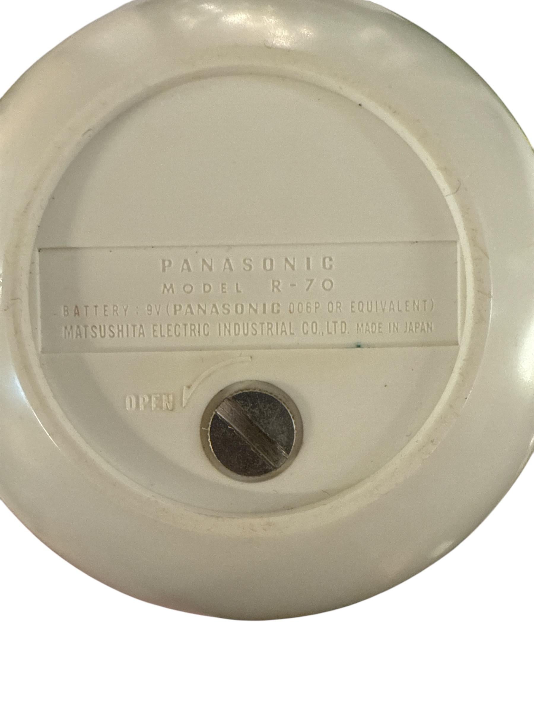 Panasonic Transistor Radio R70 In Excellent Condition For Sale In Pasadena, CA