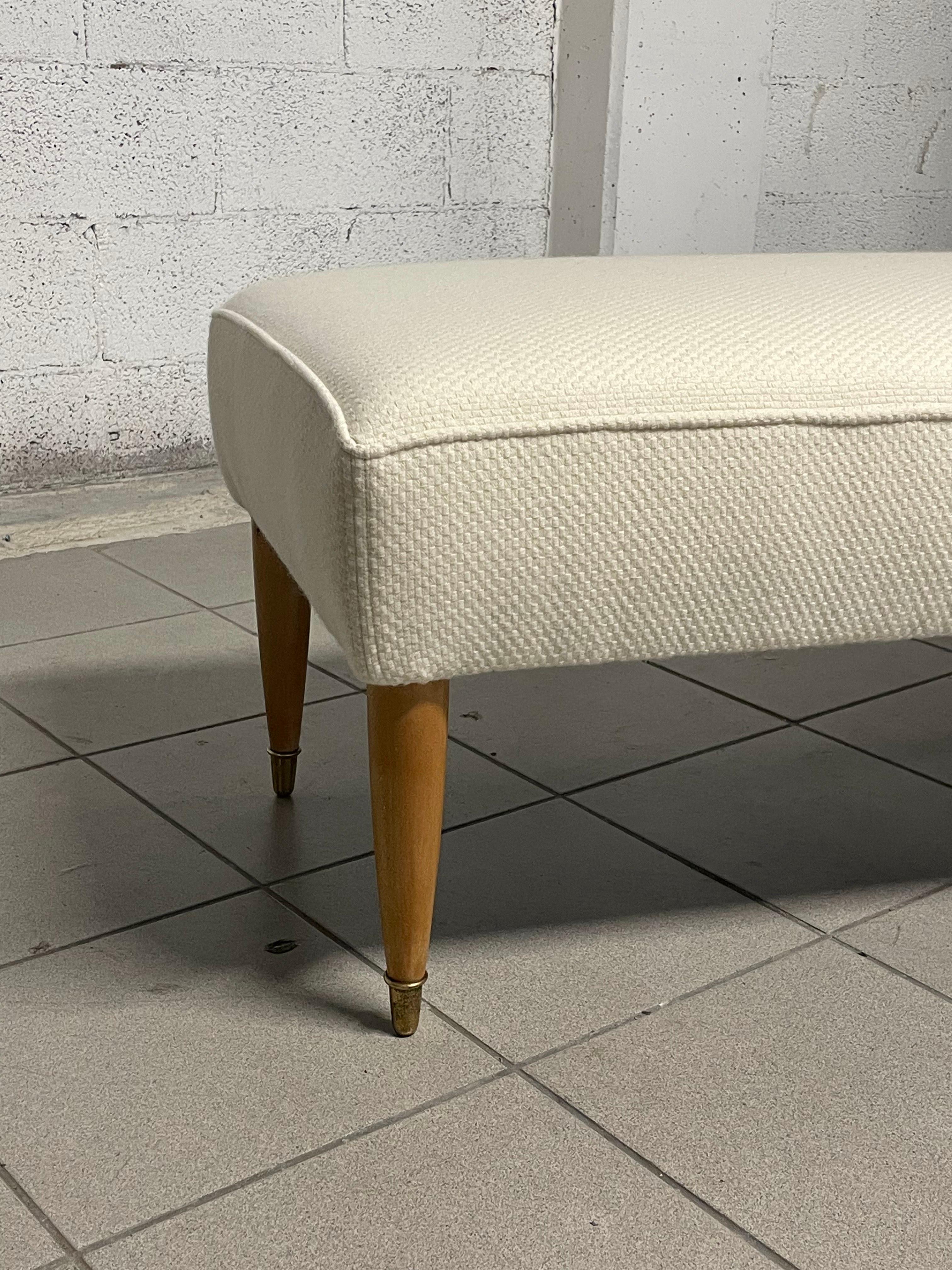 Mid-Century Modern 1940s bench made of maple wood and wool For Sale
