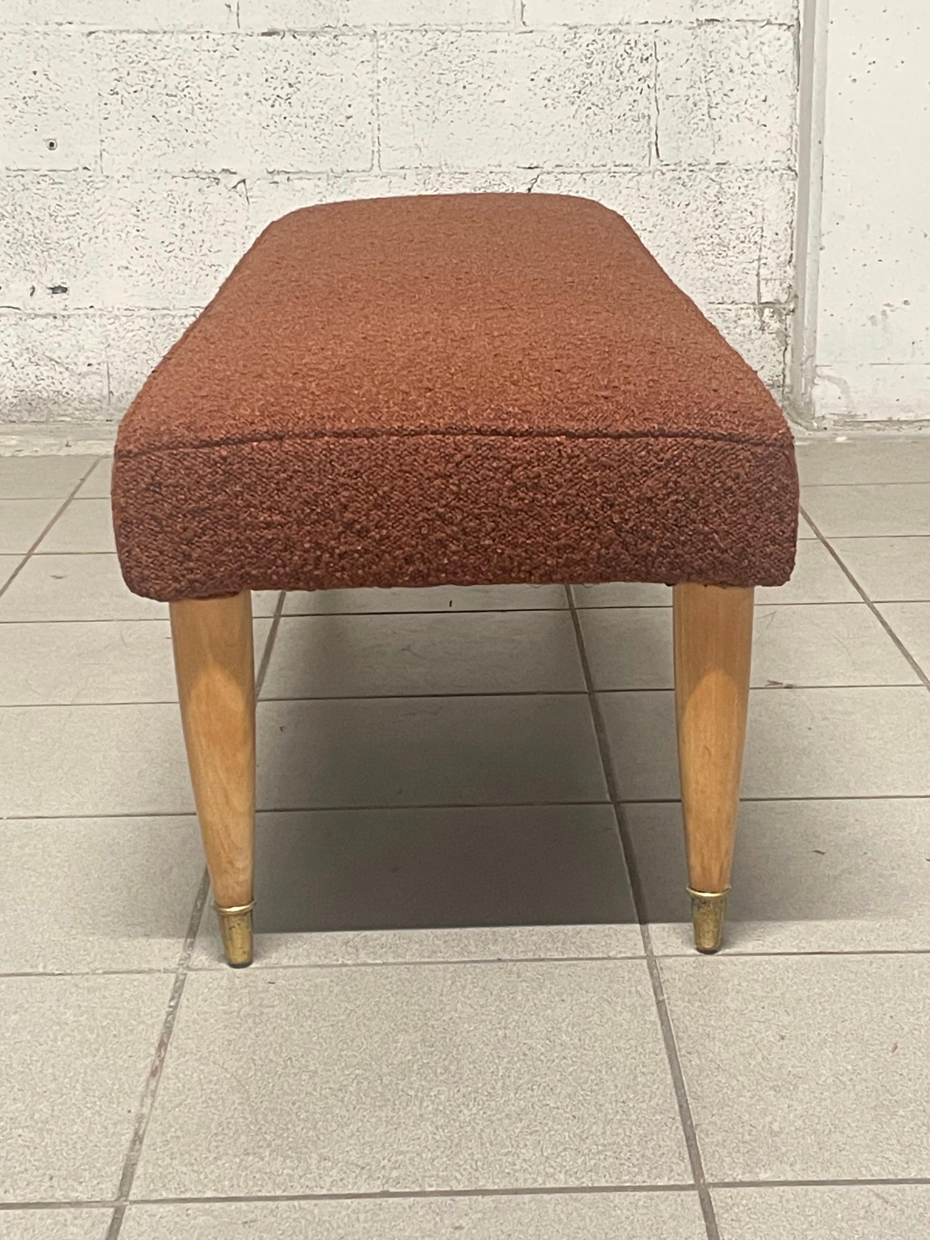 1950s bench made of maple wood and new upholstery For Sale 4