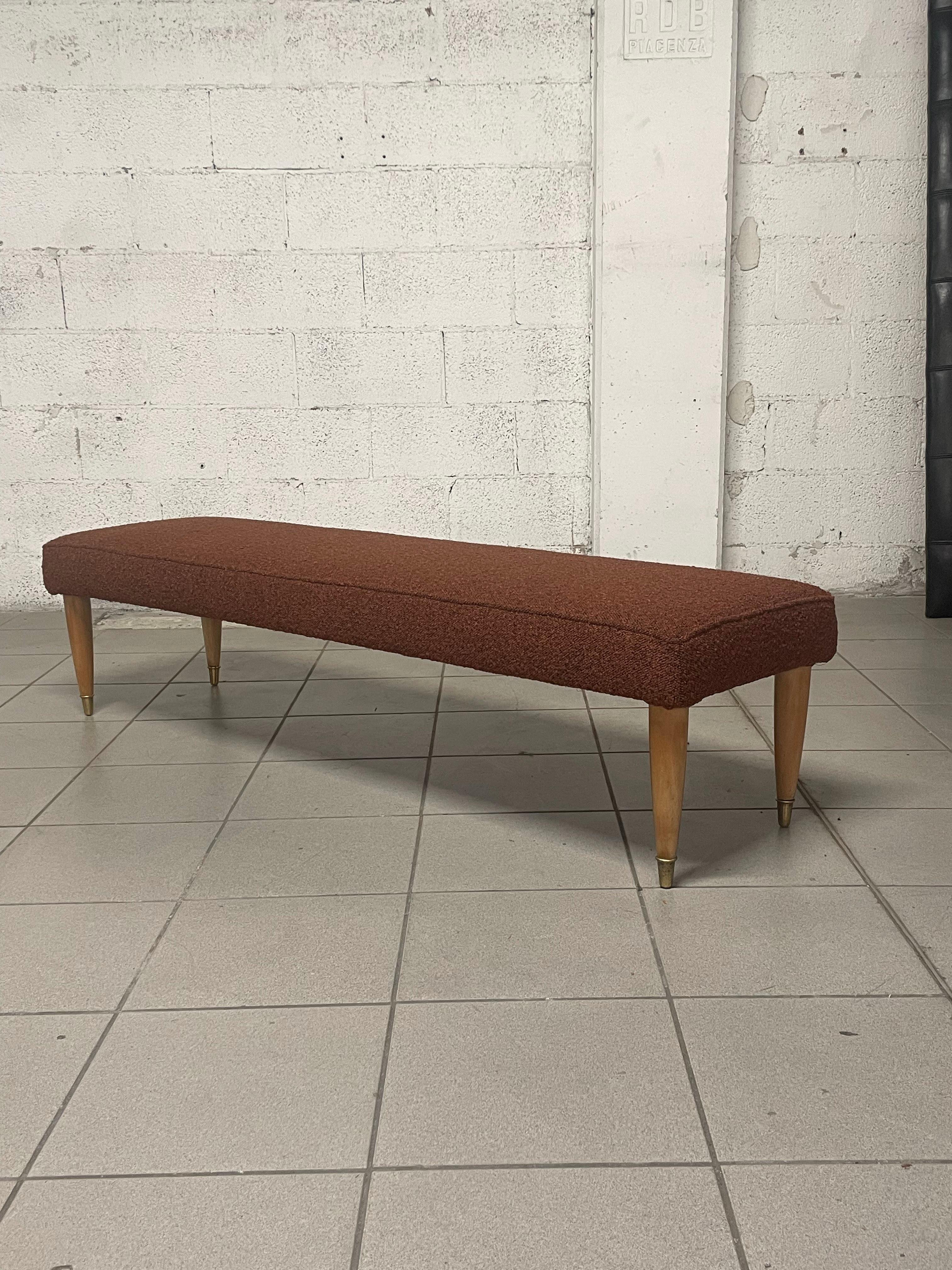 1950s bench made of maple wood and new upholstery In Excellent Condition For Sale In SAN PIETRO MOSEZZO, NO