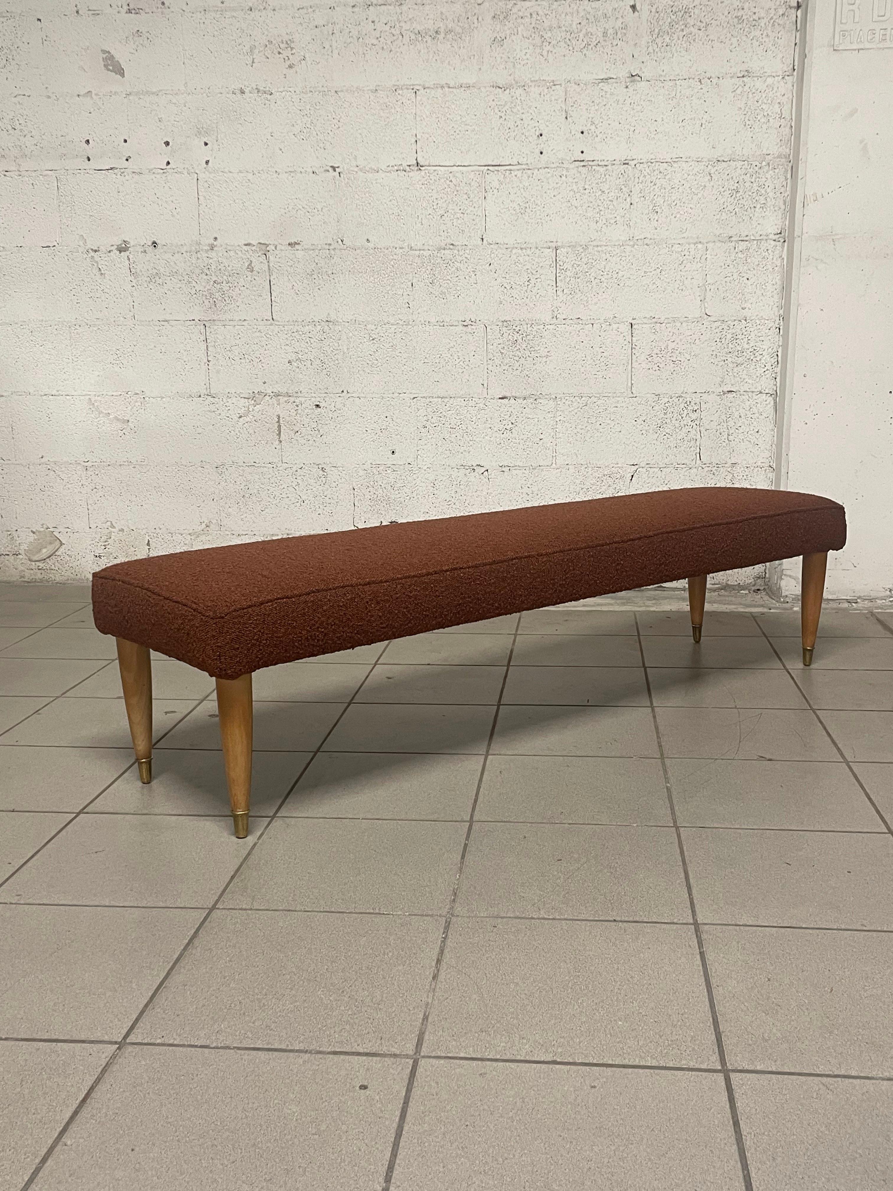 1950s bench made of maple wood and new upholstery For Sale 2