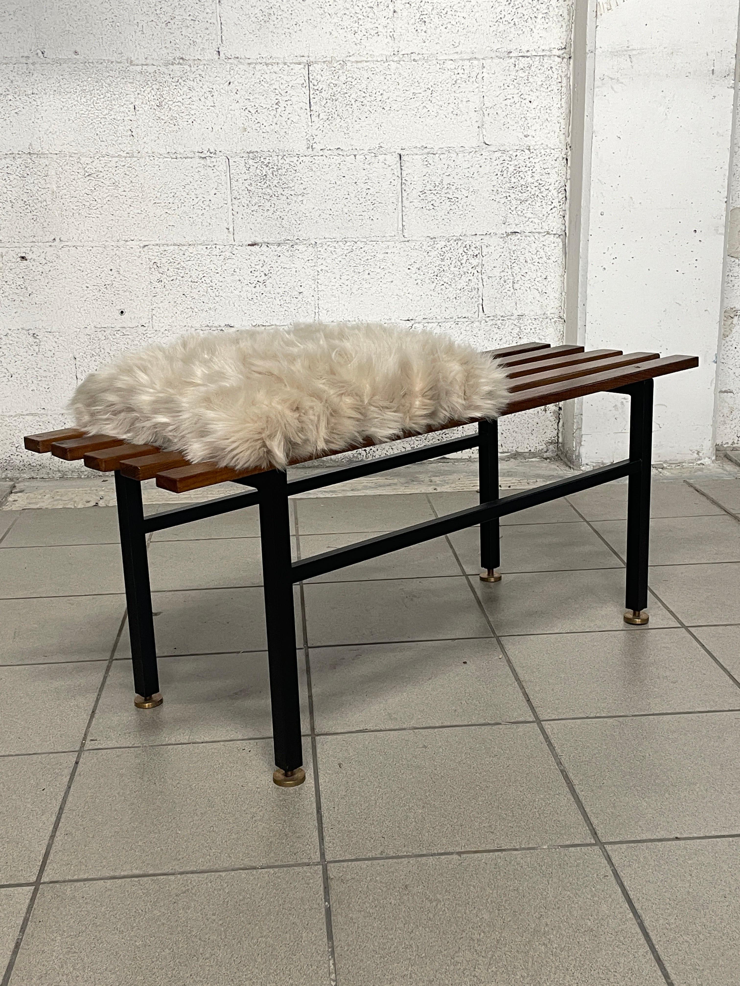Mid-20th Century Panca anni '60 con cuscino in ecopelliccia in vendita