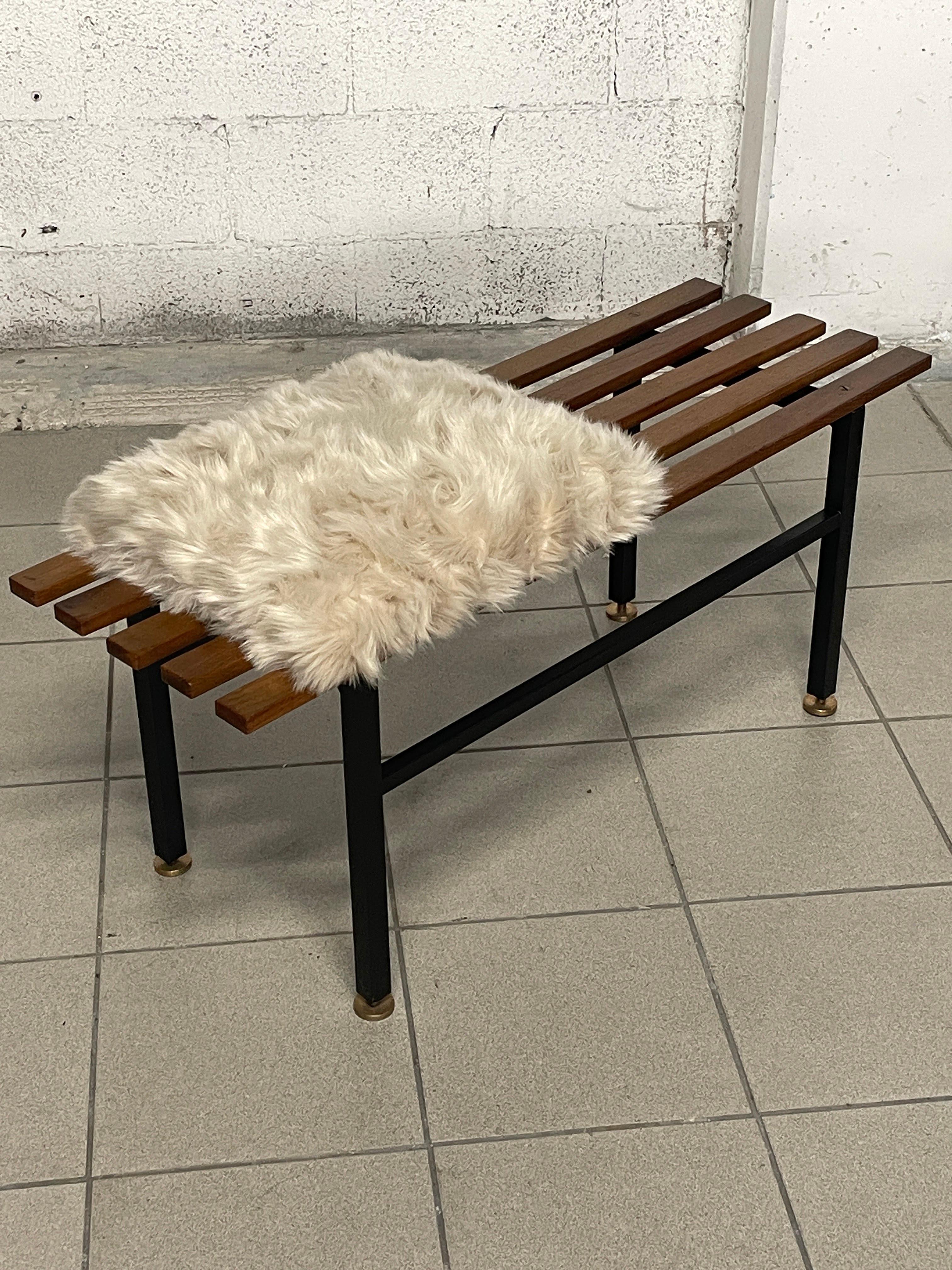 Ottone Panca anni '60 con cuscino in ecopelliccia in vendita