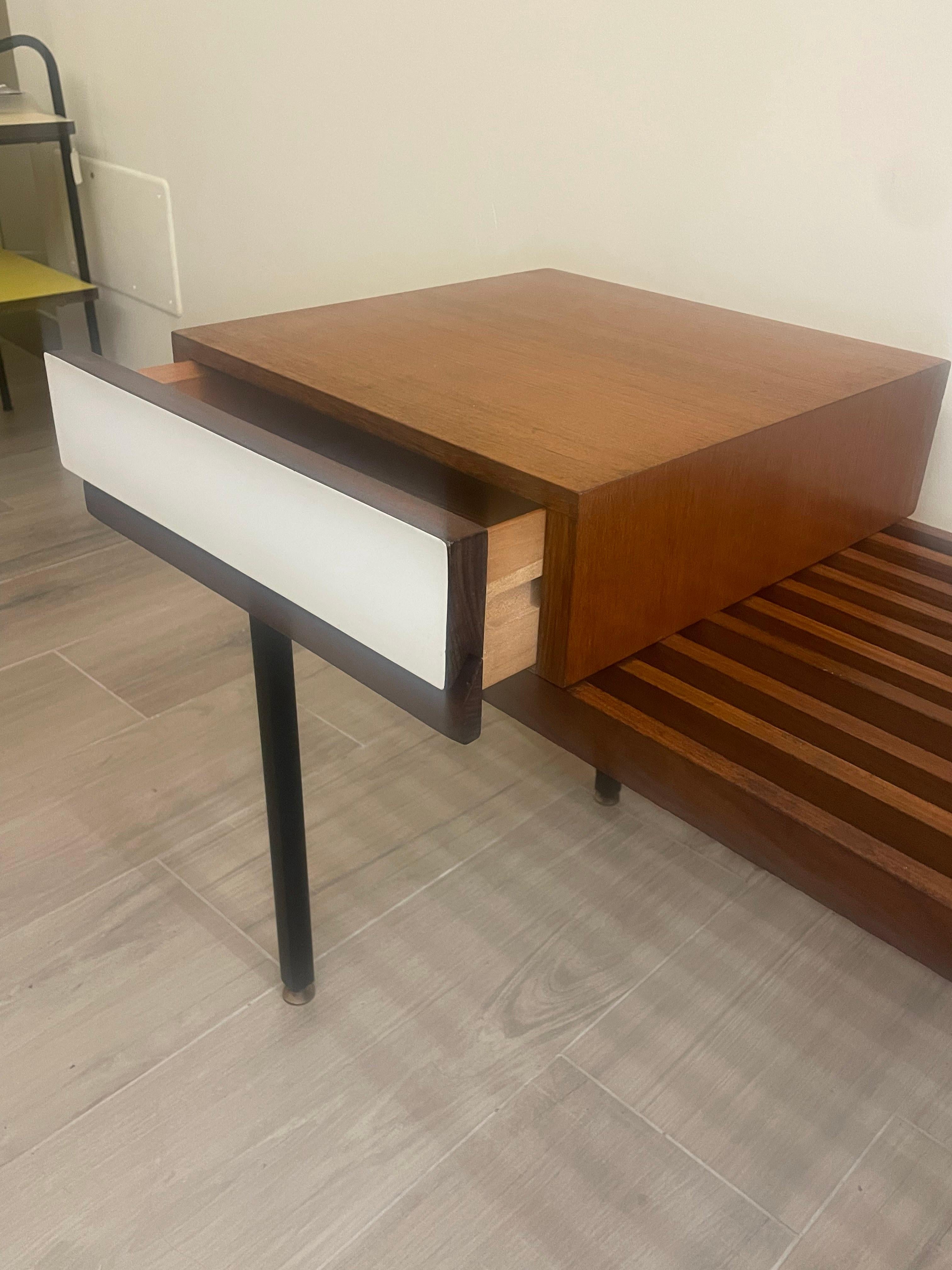 1960s teak bench with storage drawer In Excellent Condition For Sale In SAN PIETRO MOSEZZO, NO
