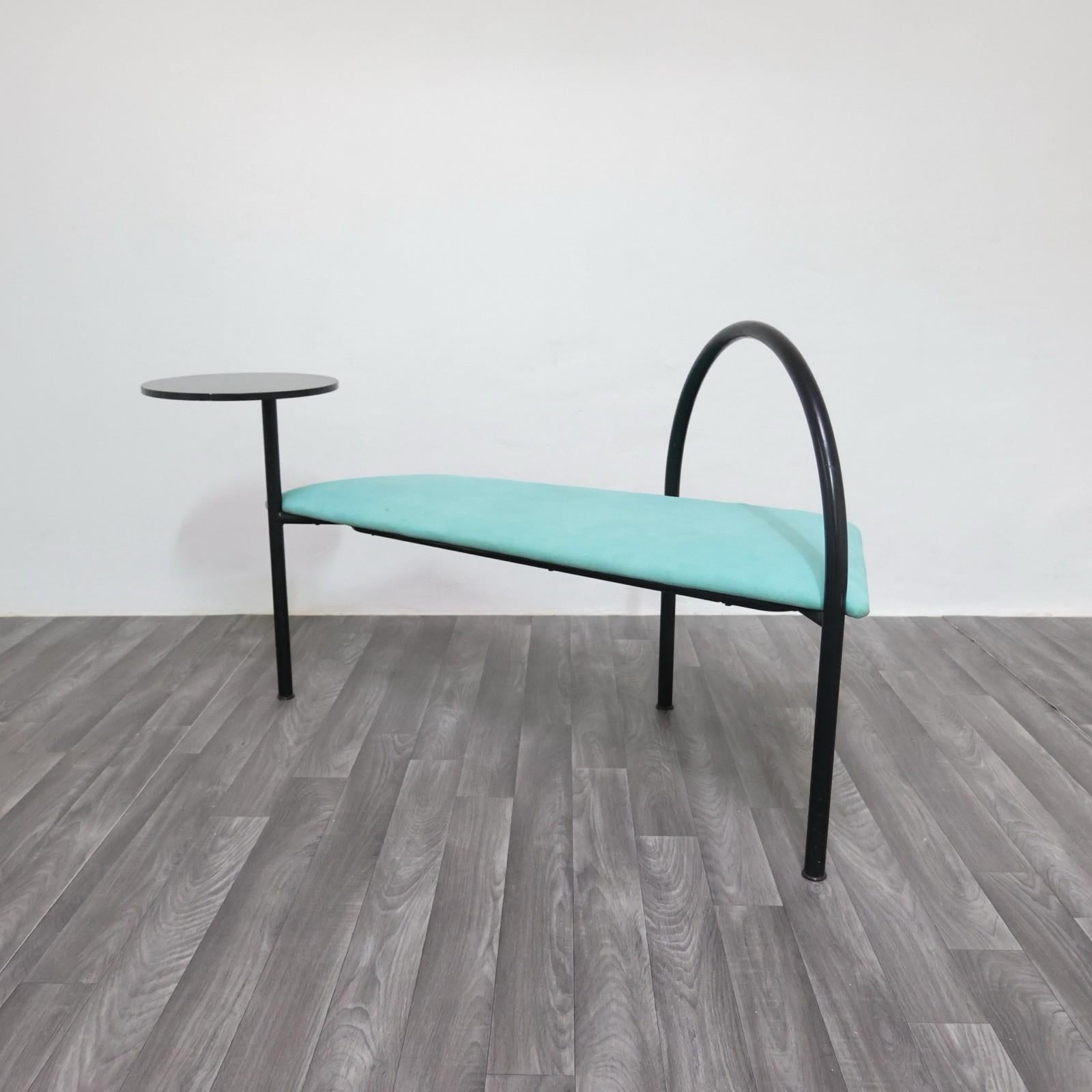 italien Post Design/One con tavolino design post-moderne Italie 1980's memphis style en vente