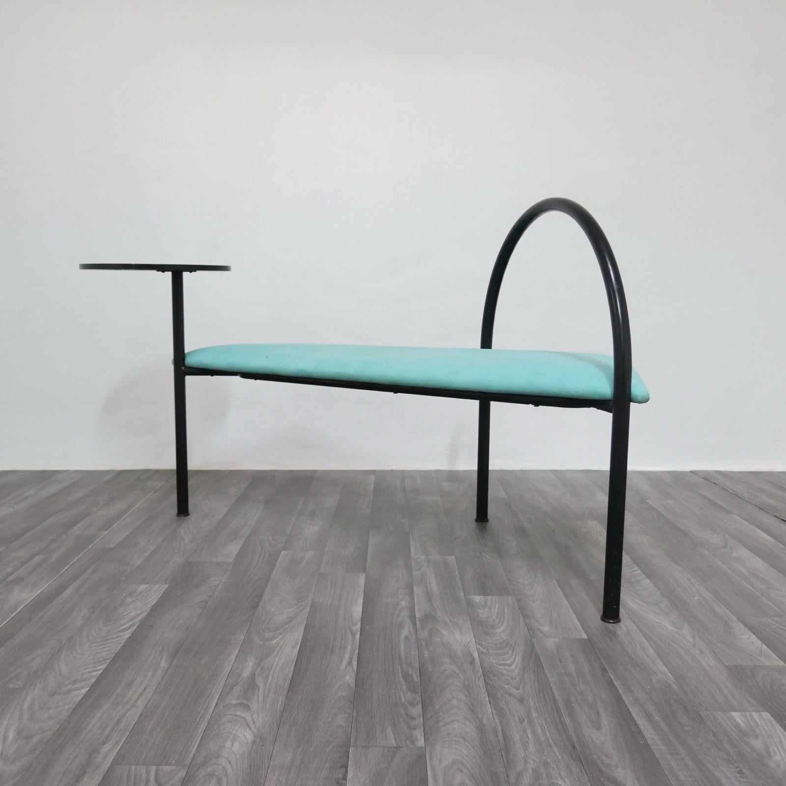 Post Design/One con tavolino design post-moderne Italie 1980's memphis style Bon état - En vente à Taranto, IT