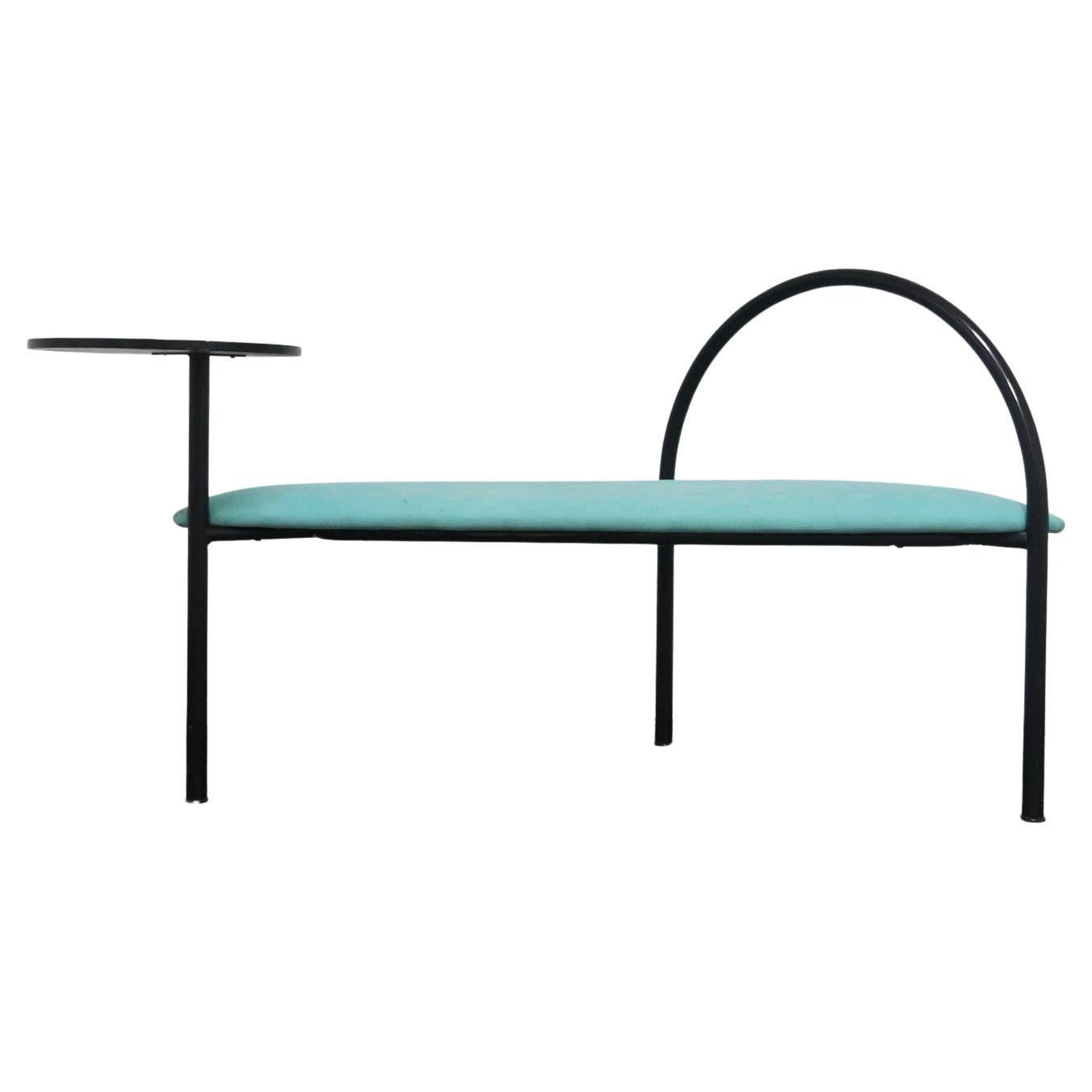 Post Design/One con tavolino design post-moderne Italie 1980
s memphis style